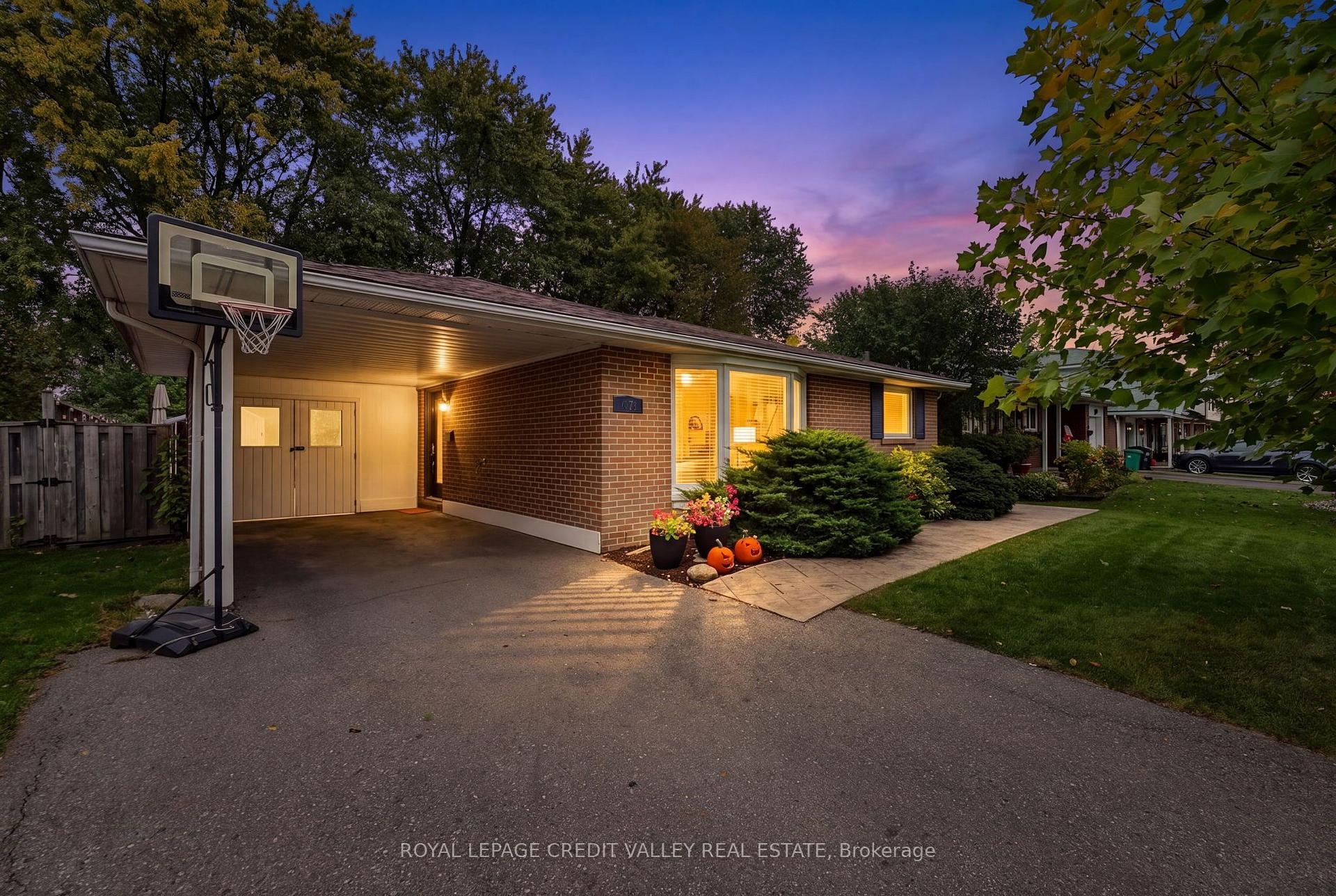 Photo 1 of 27 Castlemore Drive, Brampton, Brampton East — HOMEH
