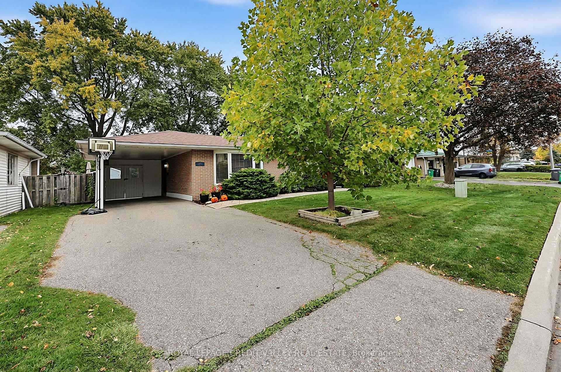 Photo 2 of 27 Castlemore Drive, Brampton, Brampton East — HOMEH