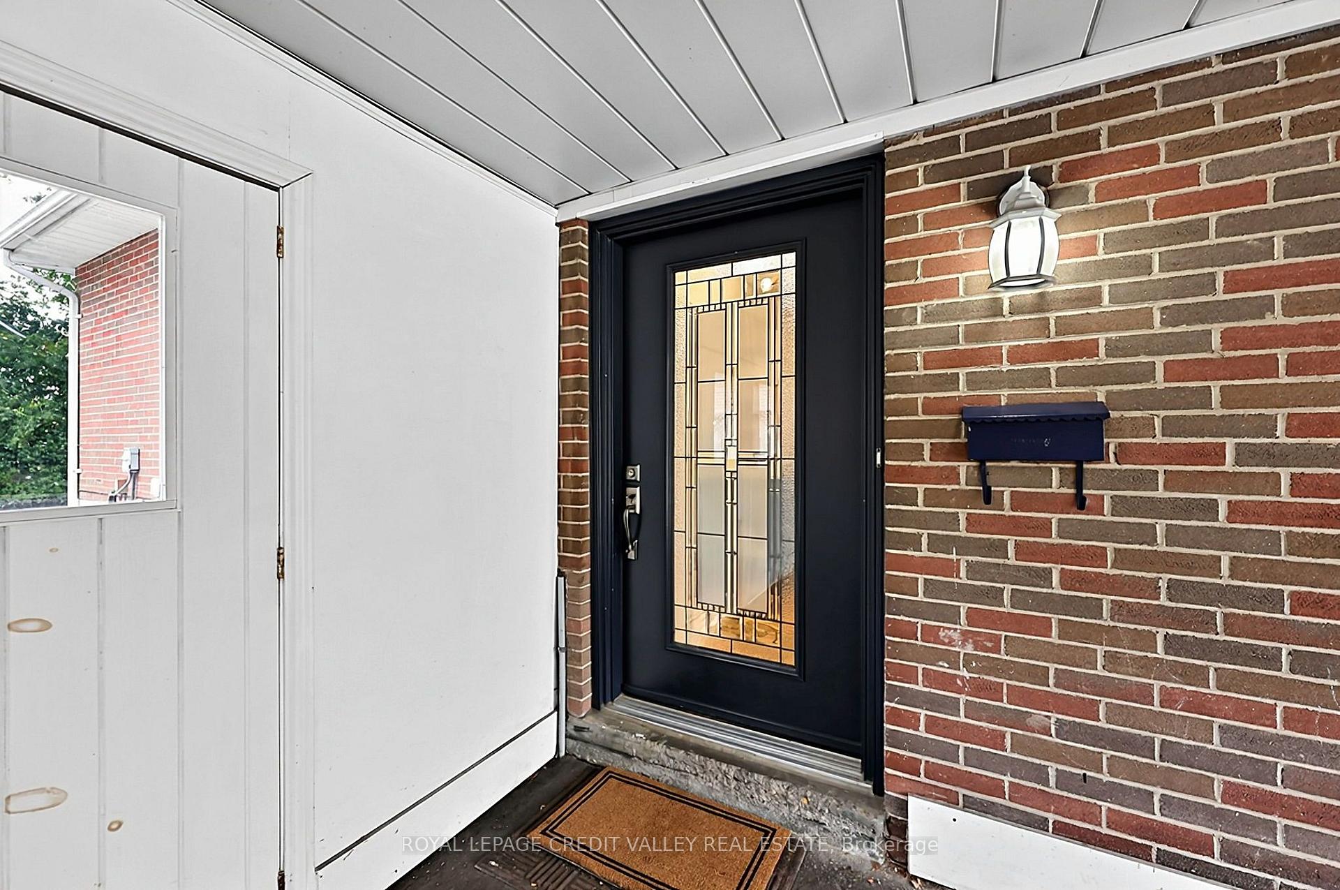 Photo 7 of 27 Castlemore Drive, Brampton, Brampton East — HOMEH