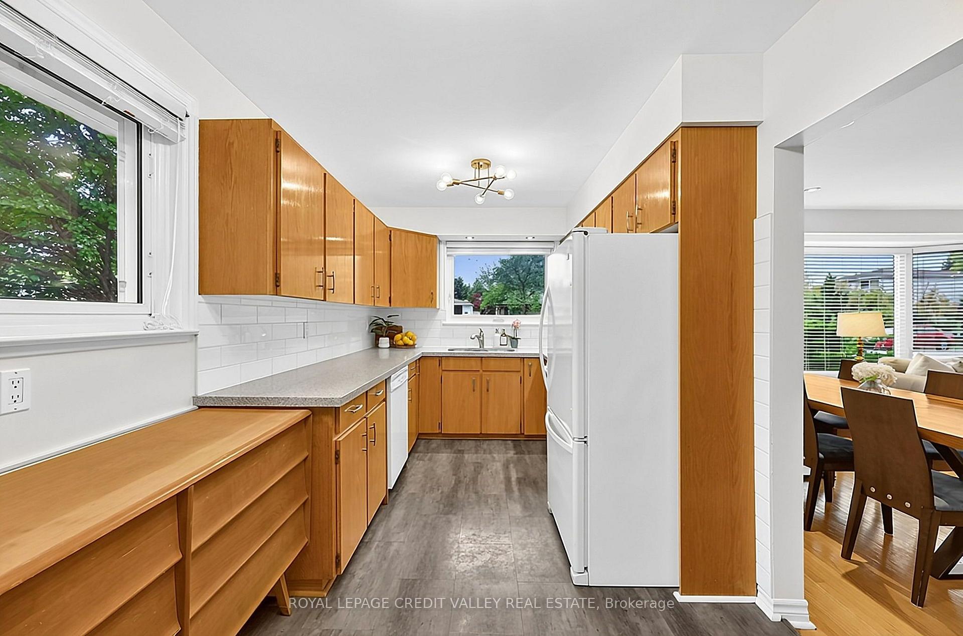 Photo 20 of 27 Castlemore Drive, Brampton, Brampton East — HOMEH