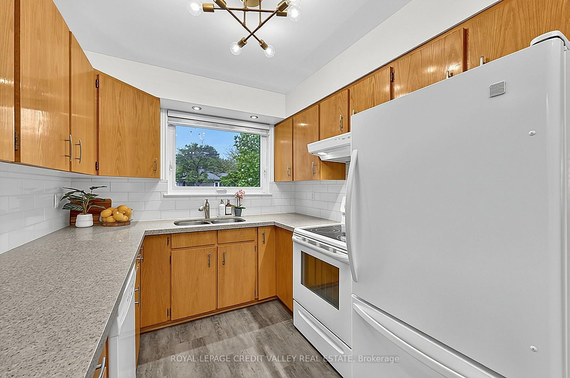 Photo 21 of 27 Castlemore Drive, Brampton, Brampton East — HOMEH