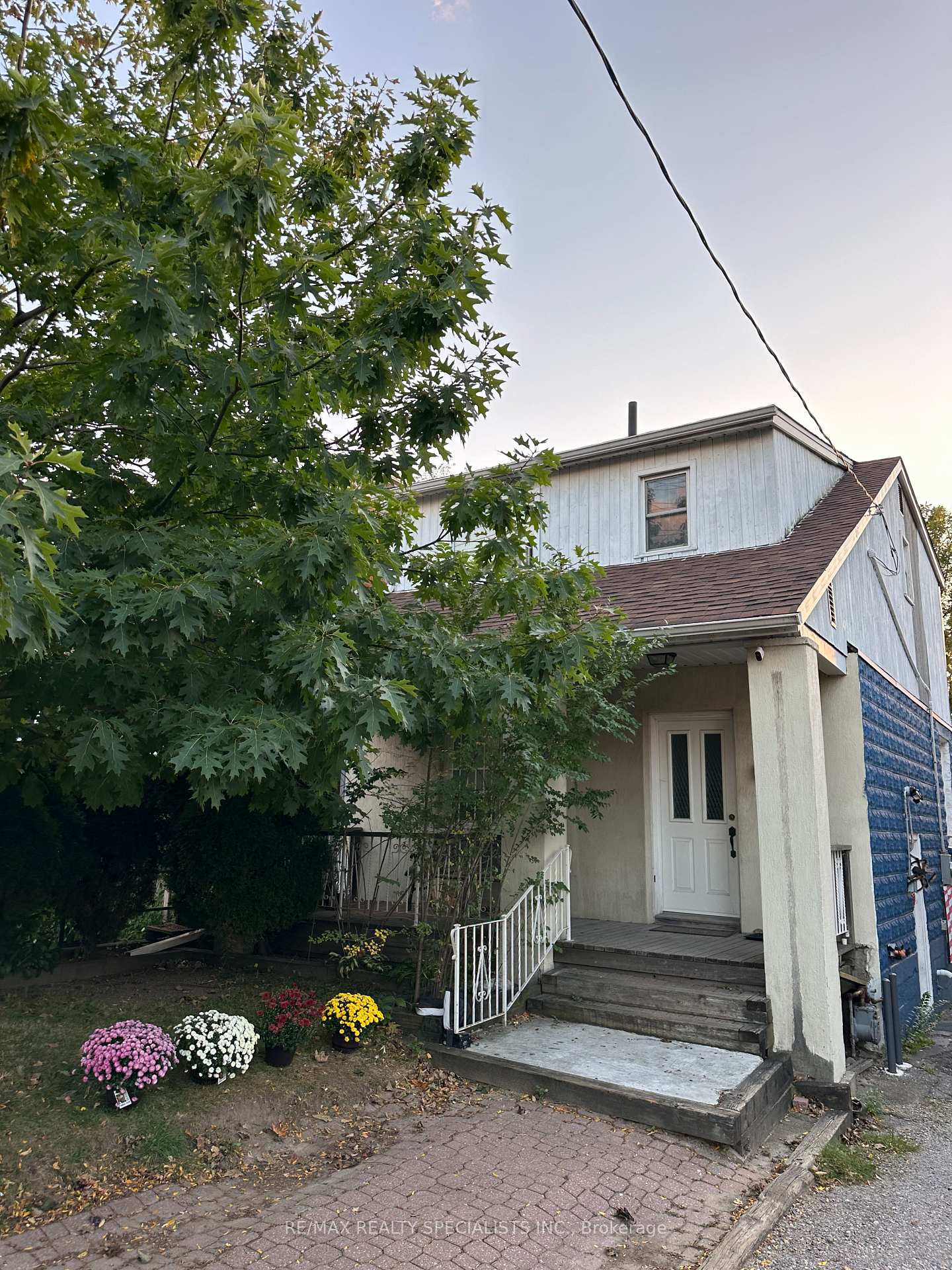 Photo 2 of 52A Rockcliffe Boulevard, Toronto, Rockcliffe-Smythe — HOMEH