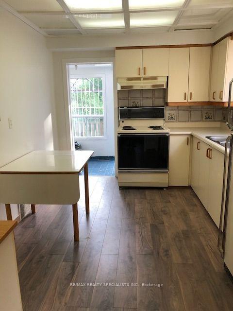 Photo 4 of 52A Rockcliffe Boulevard, Toronto, Rockcliffe-Smythe — HOMEH