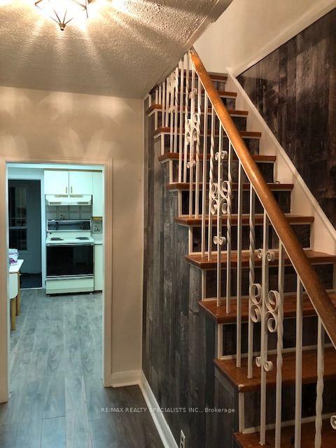 Photo 7 of 52A Rockcliffe Boulevard, Toronto, Rockcliffe-Smythe — HOMEH
