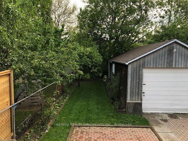 Photo 11 of 52A Rockcliffe Boulevard, Toronto, Rockcliffe-Smythe — HOMEH