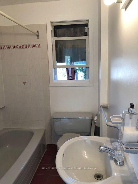Photo 12 of 52A Rockcliffe Boulevard, Toronto, Rockcliffe-Smythe — HOMEH