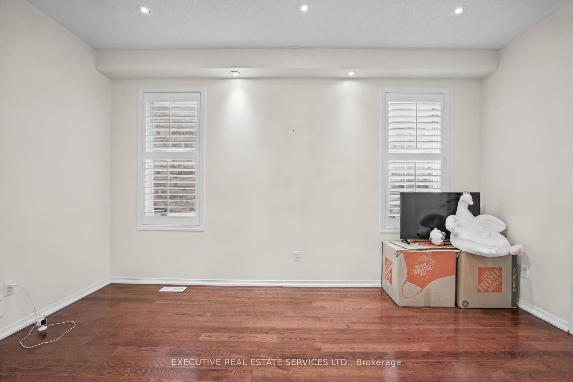 Photo 10 of 1571 Edgecroft Drive, Pickering, Duffin Heights — HOMEH