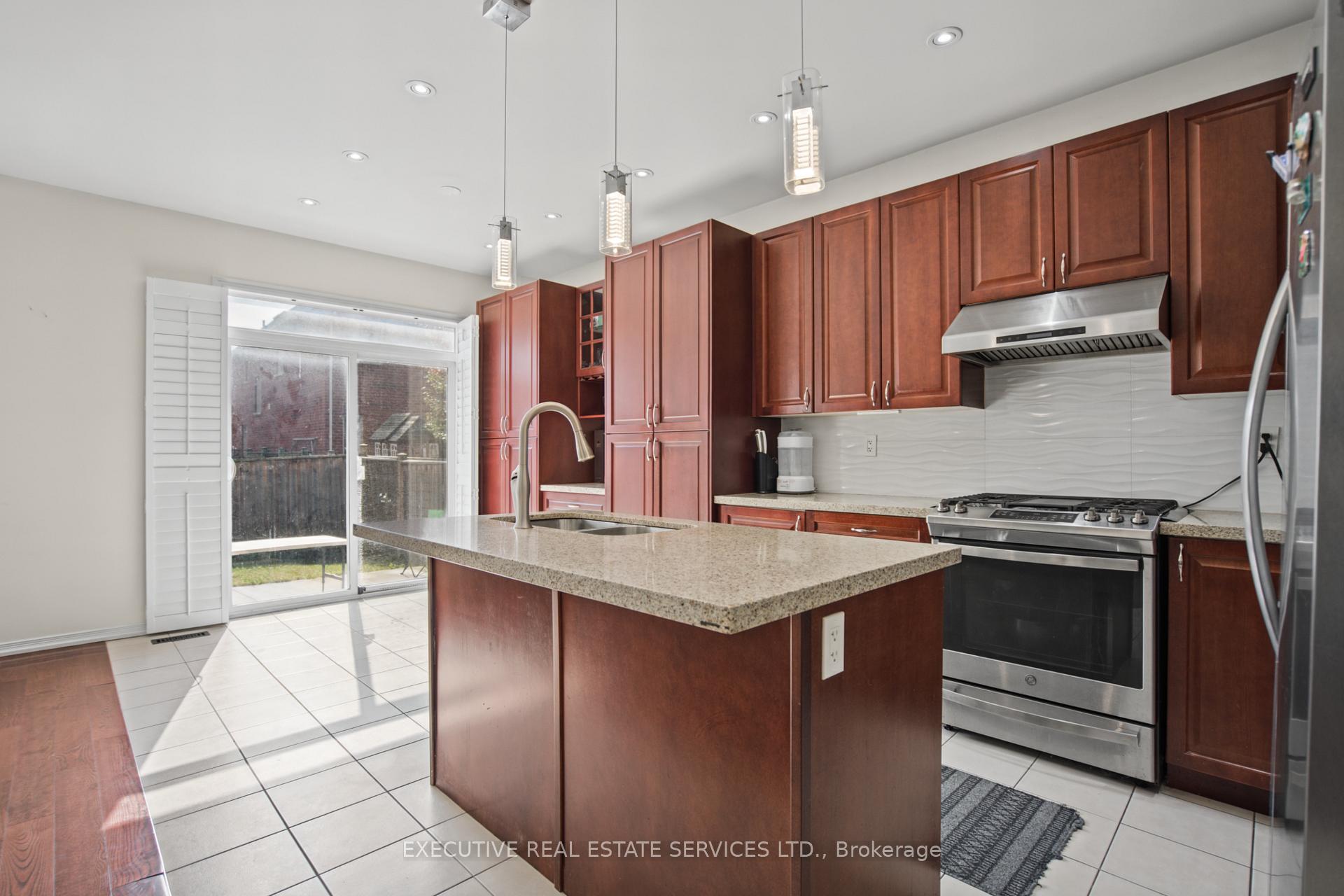 Photo 14 of 1571 Edgecroft Drive, Pickering, Duffin Heights — HOMEH