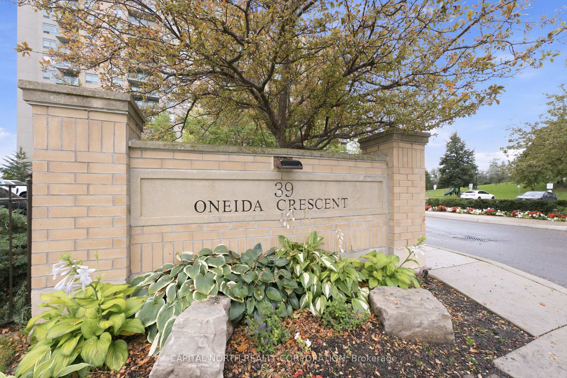 Photo 3 of Unit 711, 39 Oneida Crescent, Richmond Hill, Langstaff — HOMEH