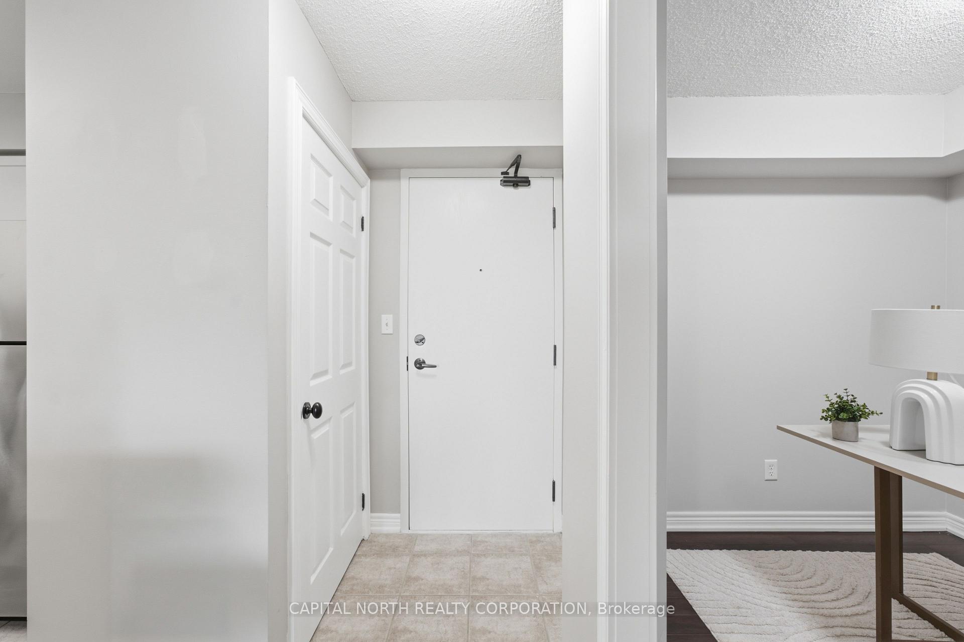 Photo 6 of Unit 711, 39 Oneida Crescent, Richmond Hill, Langstaff — HOMEH