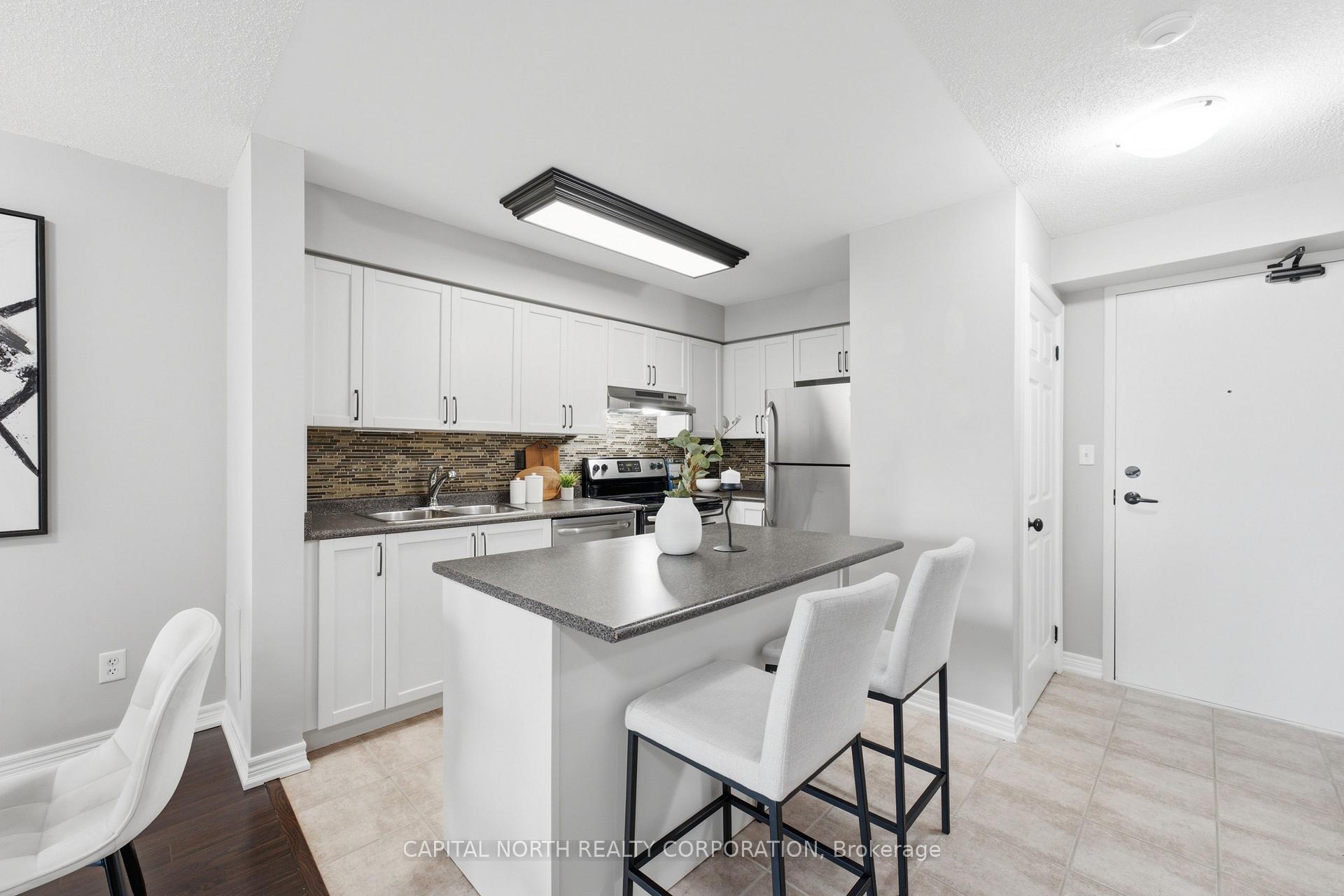 Photo 8 of Unit 711, 39 Oneida Crescent, Richmond Hill, Langstaff — HOMEH