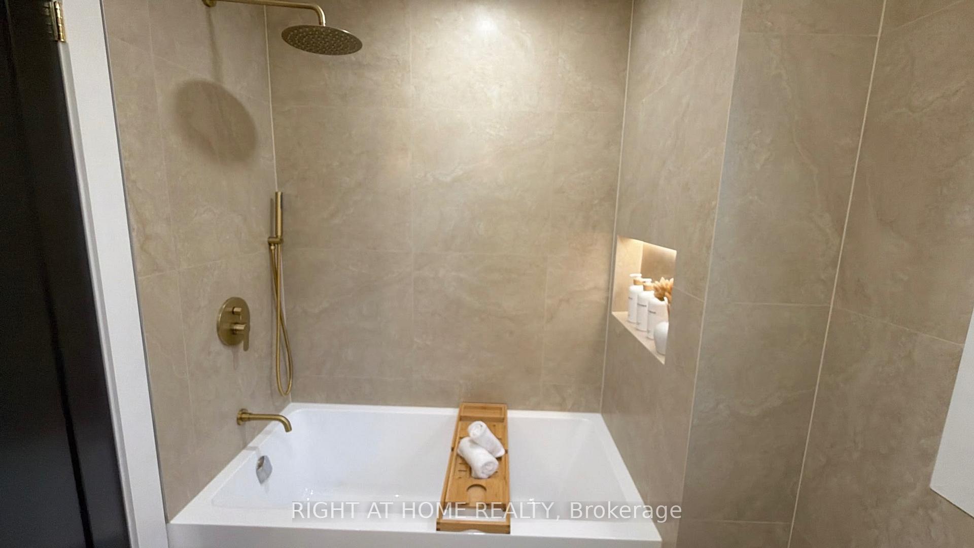 Photo 17 of 9 Crestview Avenue, Brampton, Brampton East — HOMEH