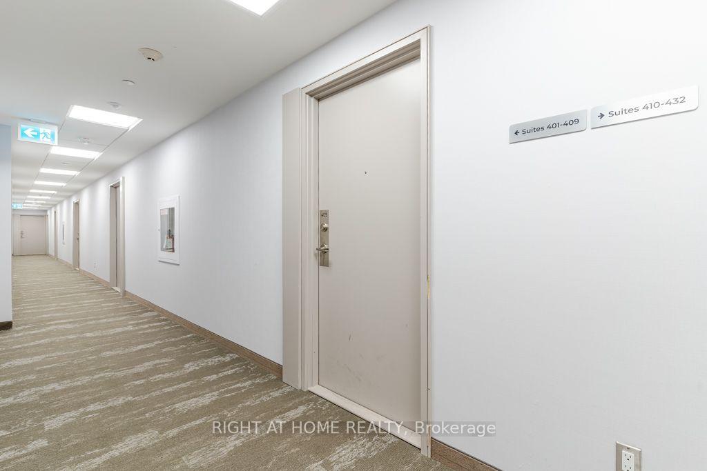Photo 3 of Unit 409, 681 Yonge Street, Barrie, Painswick South — HOMEH