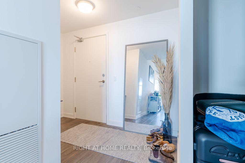 Photo 5 of Unit 409, 681 Yonge Street, Barrie, Painswick South — HOMEH