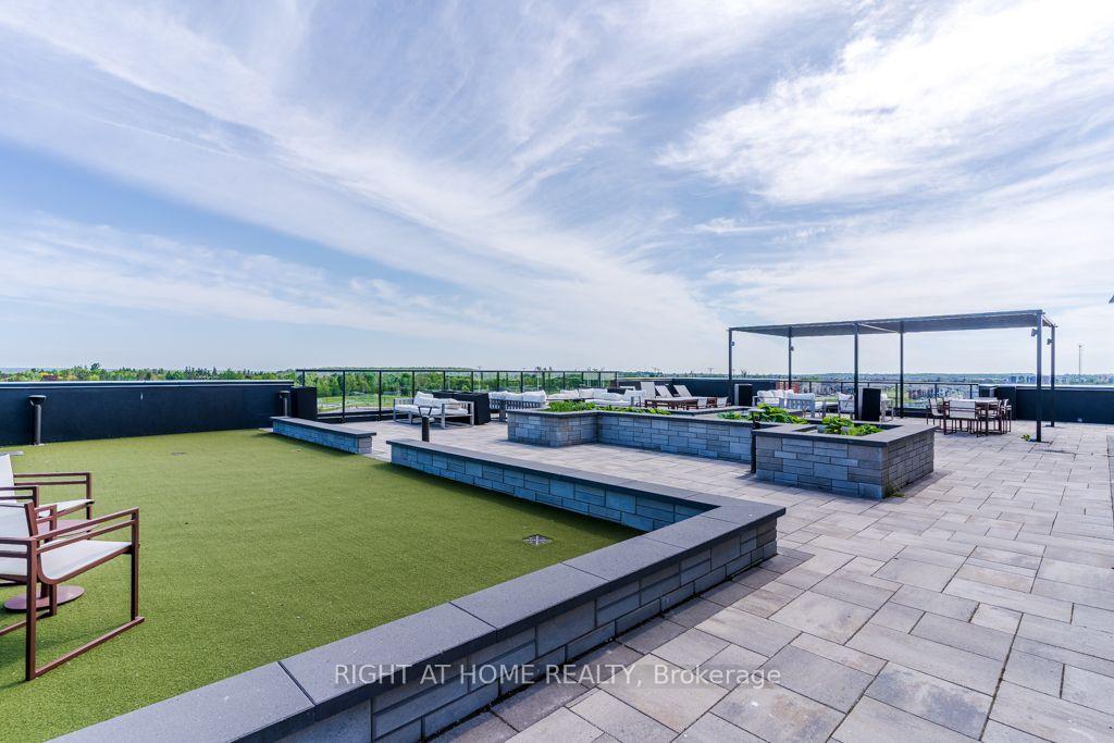 Photo 22 of Unit 409, 681 Yonge Street, Barrie, Painswick South — HOMEH
