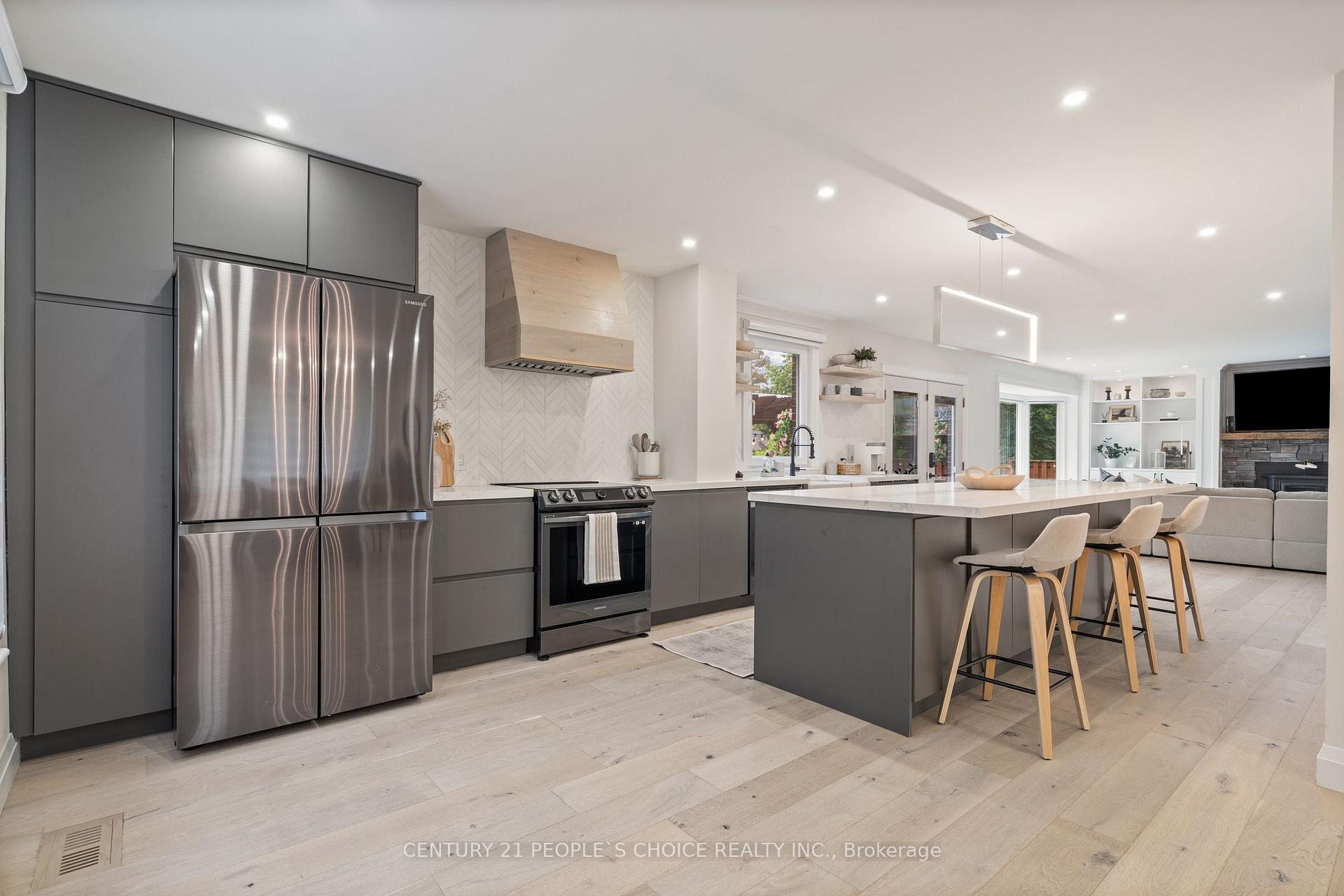 Photo 10 of 7 Carl Crescent, Hamilton, Waterdown — HOMEH