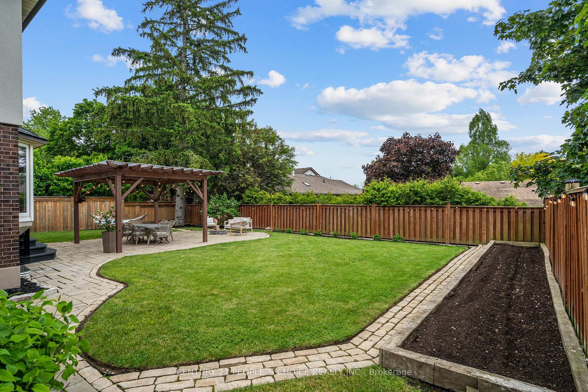 Photo 45 of 7 Carl Crescent, Hamilton, Waterdown — HOMEH