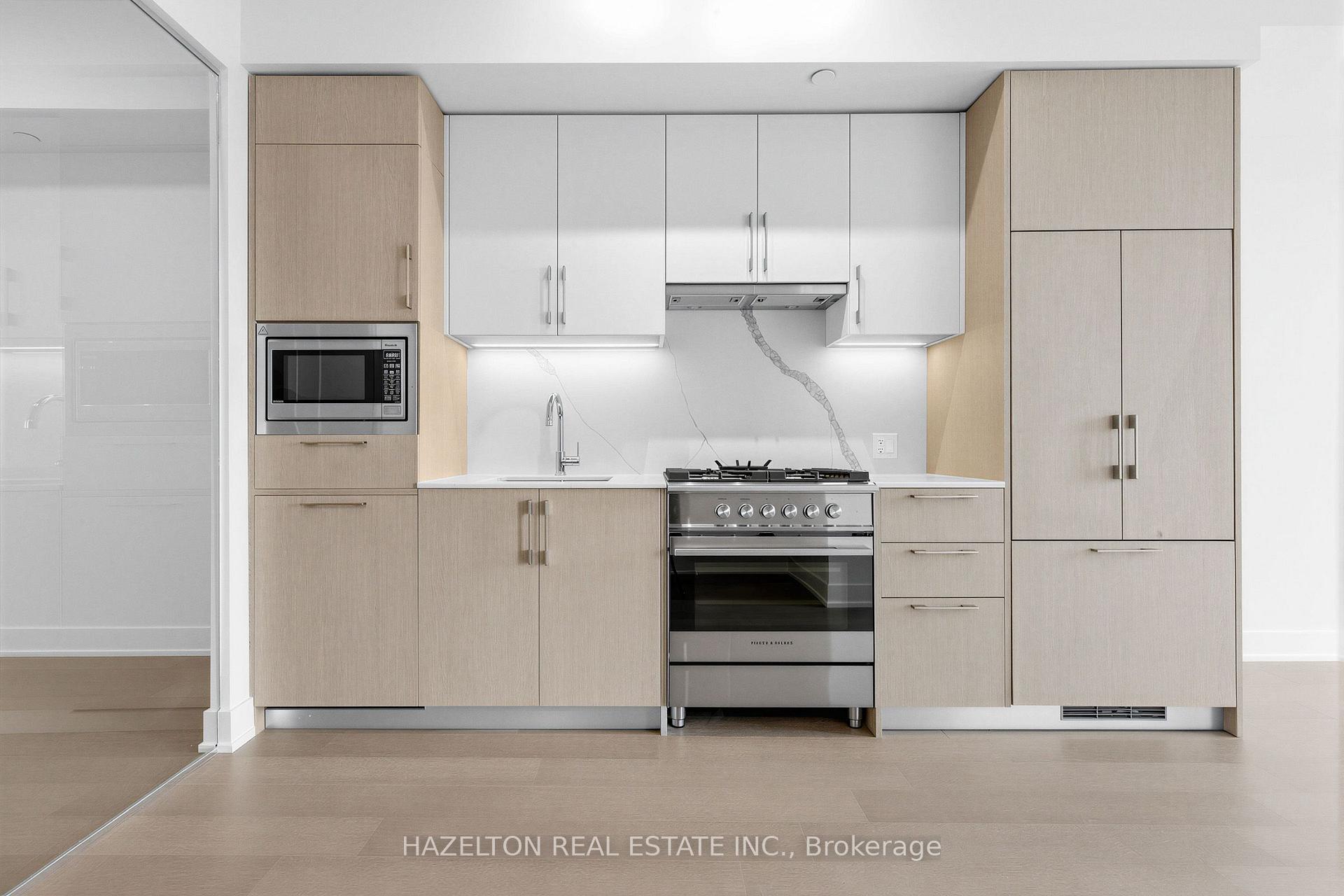 Photo 2 of Unit 705, 8 Manor Road W, Toronto, Yonge-Eglinton — HOMEH