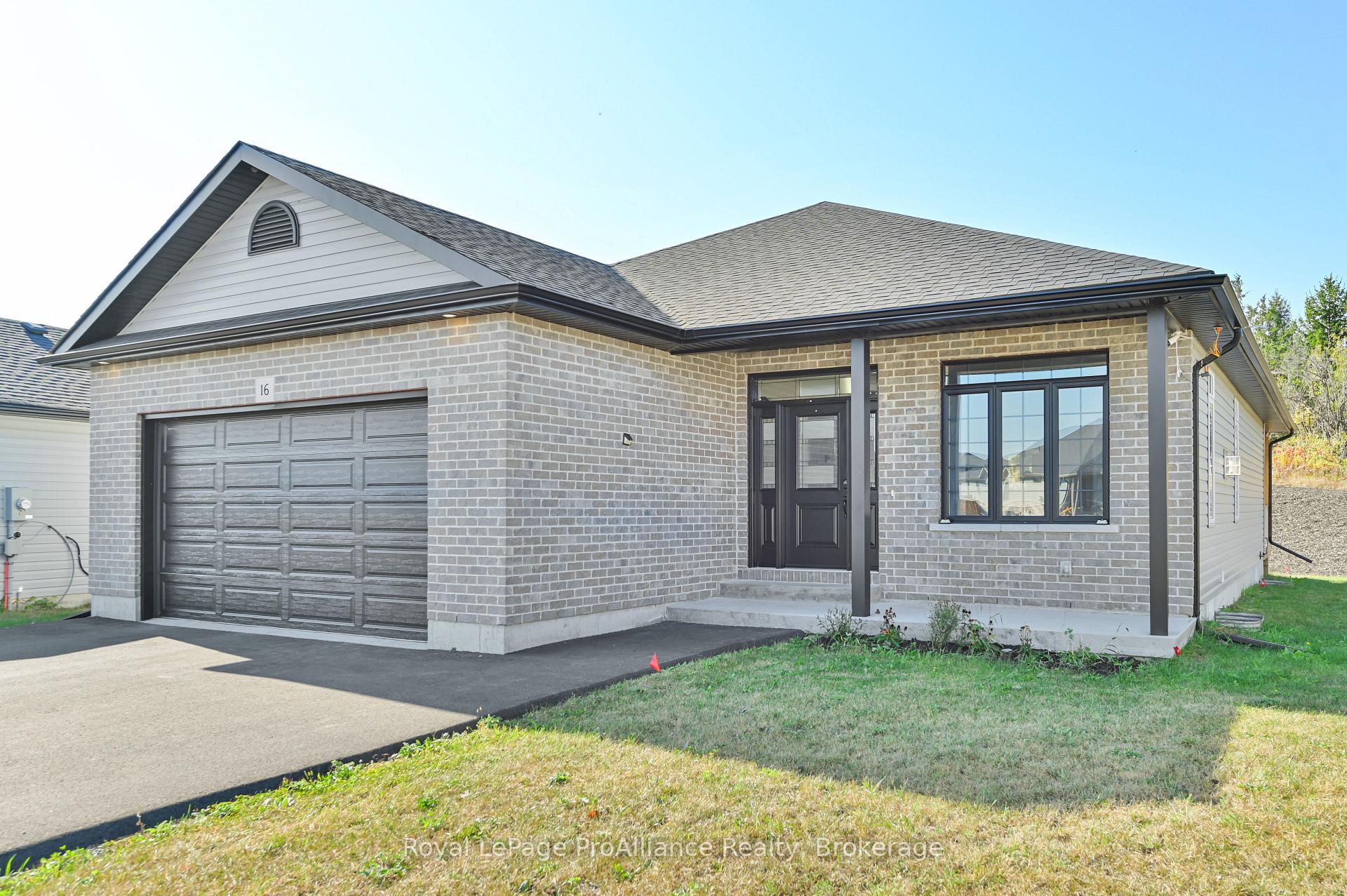 Photo 1 of 16 Lehtinen Crescent, Belleville, Belleville Ward — HOMEH