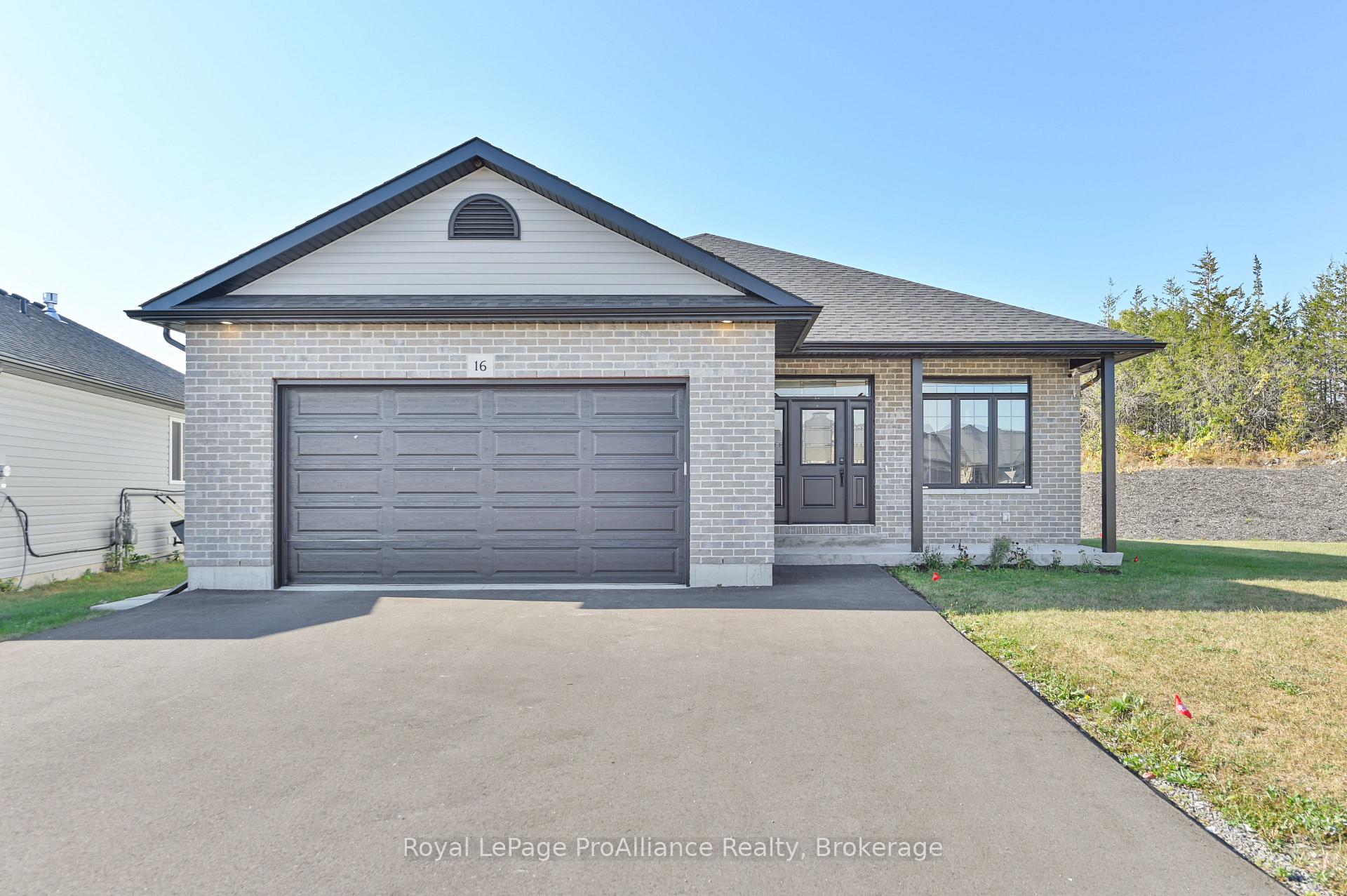 Photo 2 of 16 Lehtinen Crescent, Belleville, Belleville Ward — HOMEH