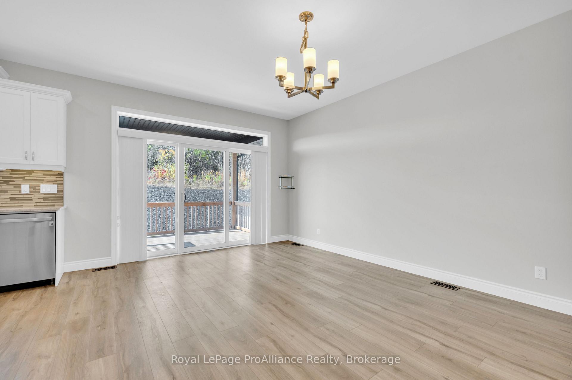 Photo 11 of 16 Lehtinen Crescent, Belleville, Belleville Ward — HOMEH