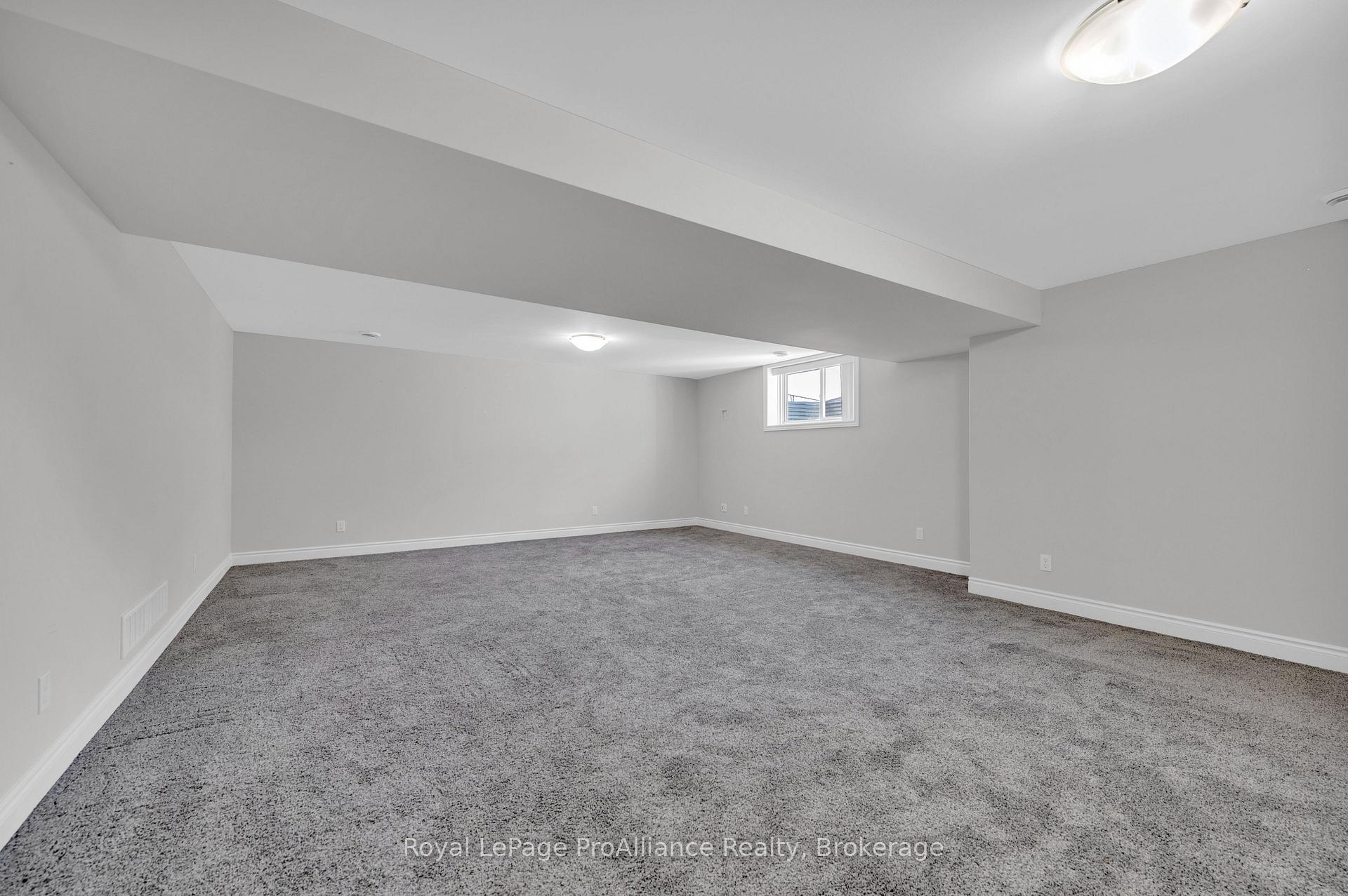Photo 17 of 16 Lehtinen Crescent, Belleville, Belleville Ward — HOMEH