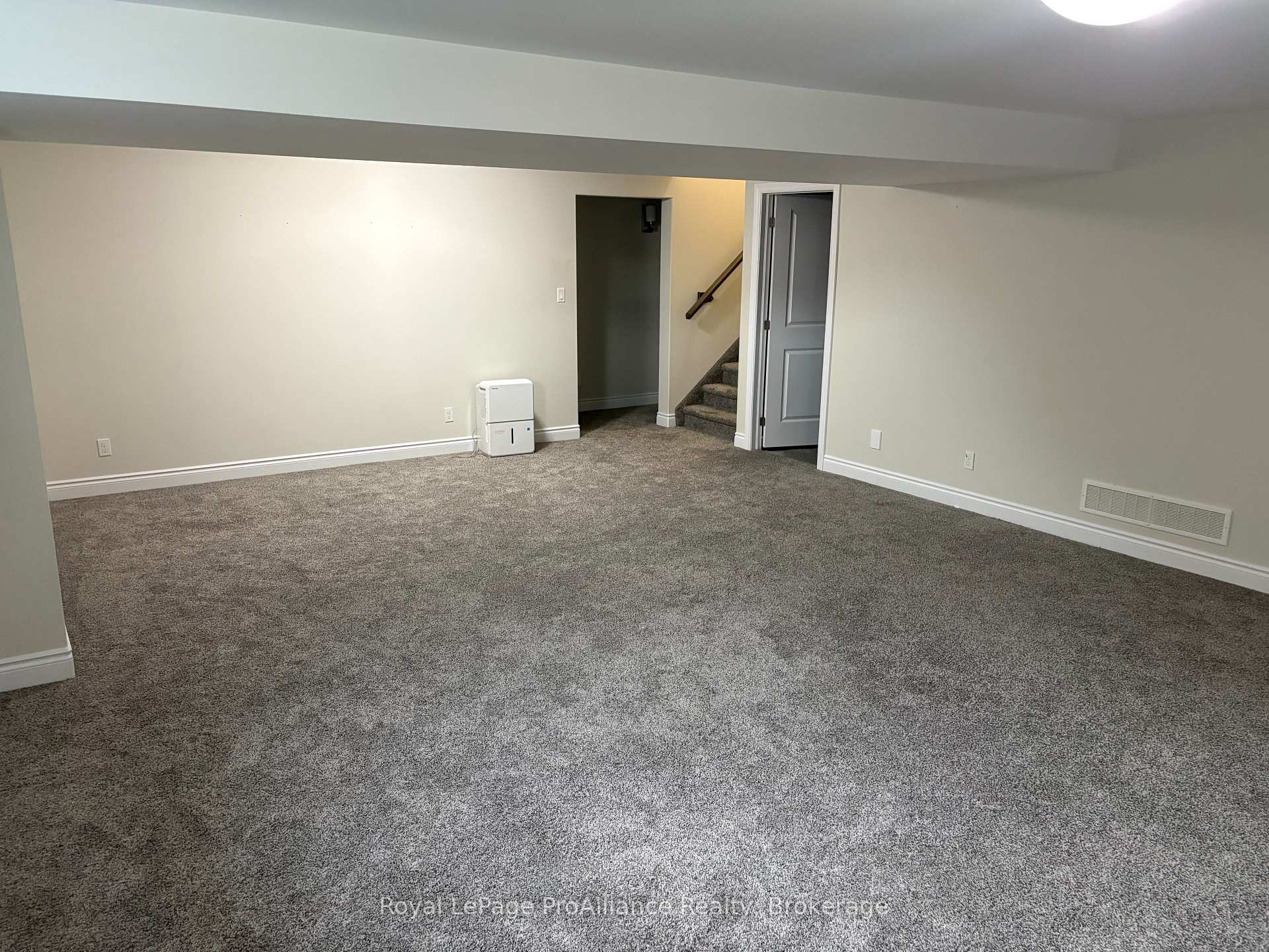 Photo 19 of 16 Lehtinen Crescent, Belleville, Belleville Ward — HOMEH