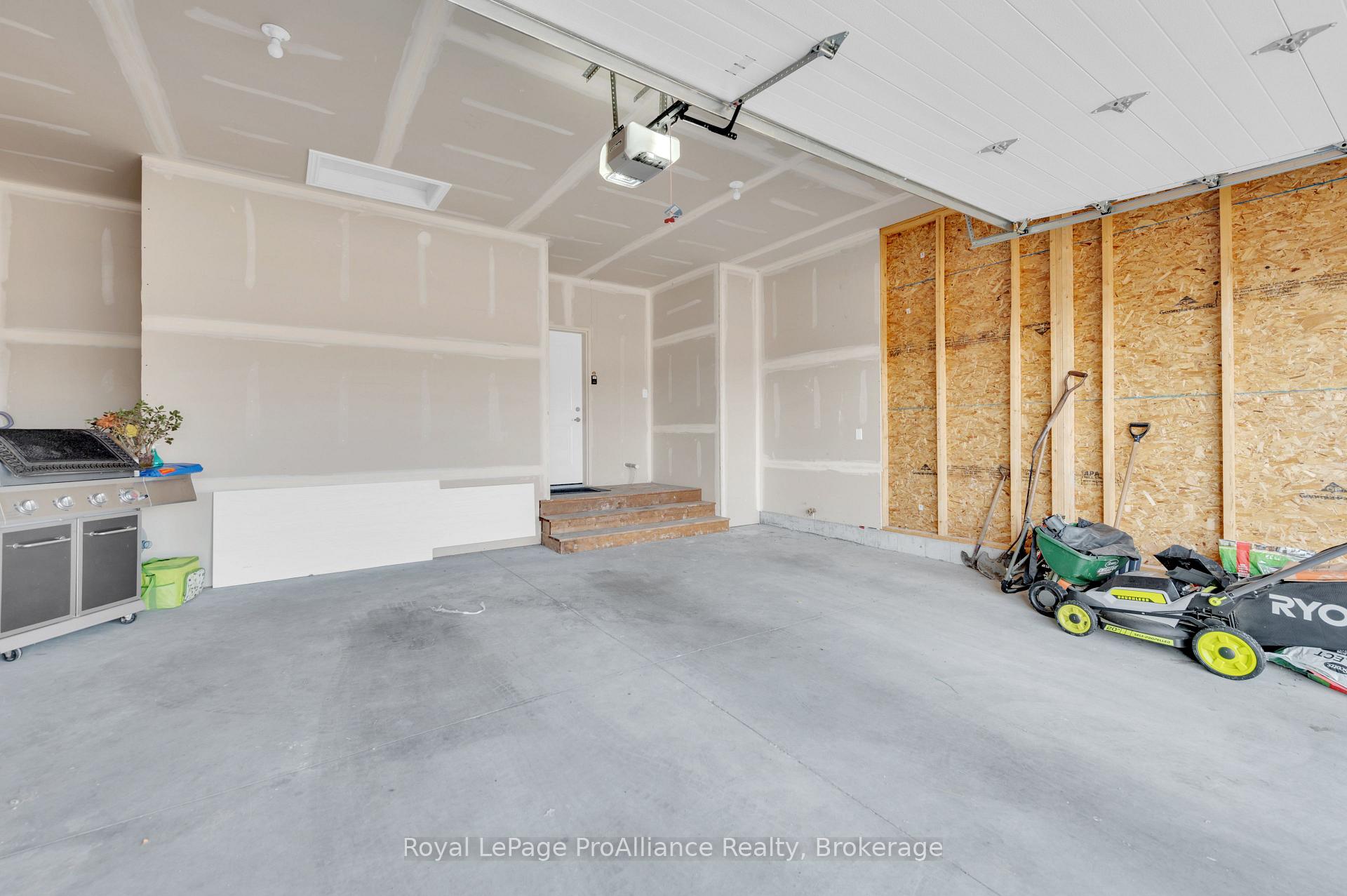 Photo 23 of 16 Lehtinen Crescent, Belleville, Belleville Ward — HOMEH