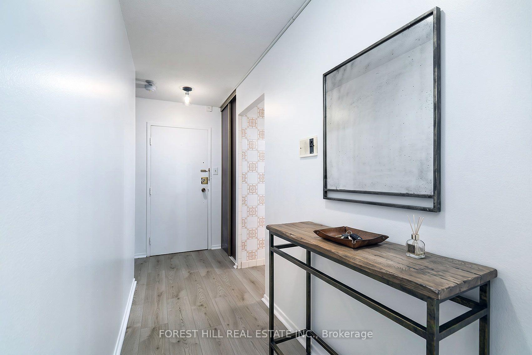 Photo 5 of Unit 6, 25 Pebble Byway, North York, Hillcrest Village — HOMEH