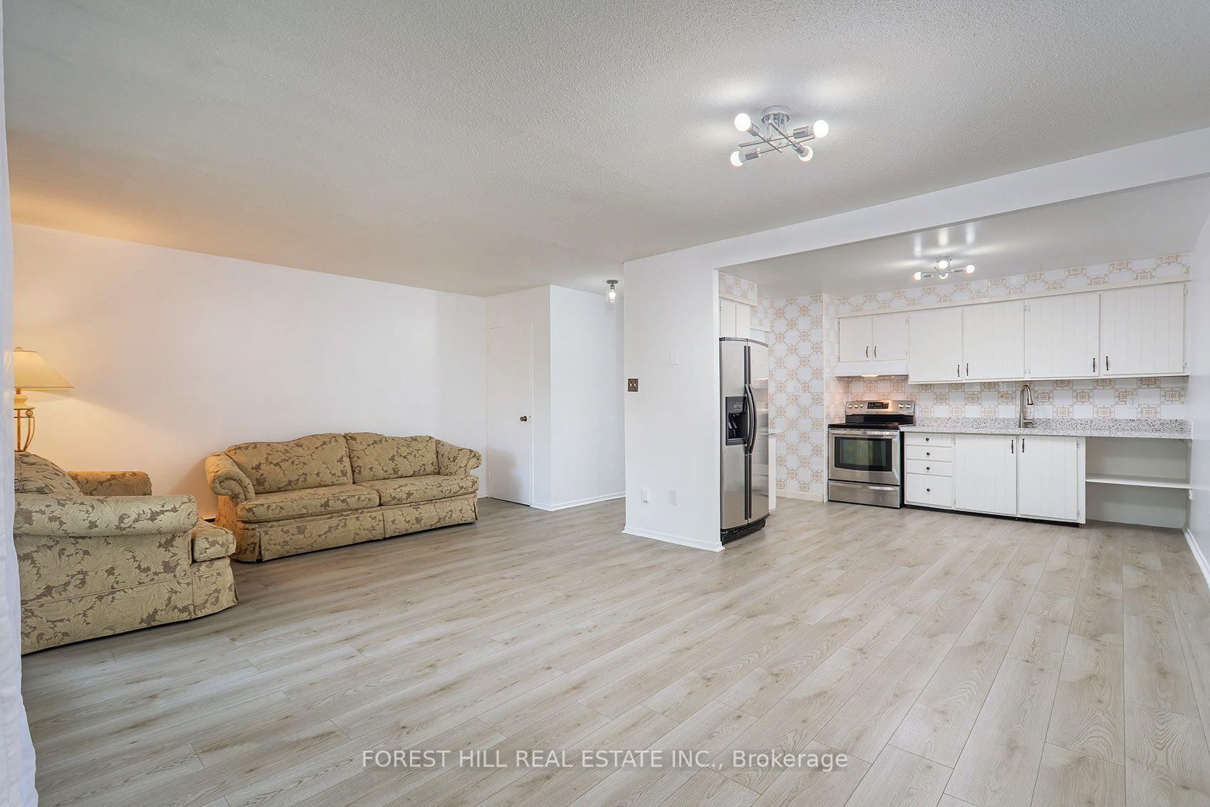 Photo 8 of Unit 6, 25 Pebble Byway, North York, Hillcrest Village — HOMEH
