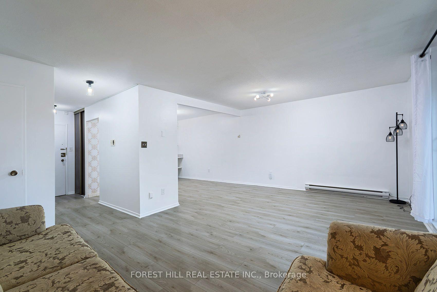 Photo 11 of Unit 6, 25 Pebble Byway, North York, Hillcrest Village — HOMEH