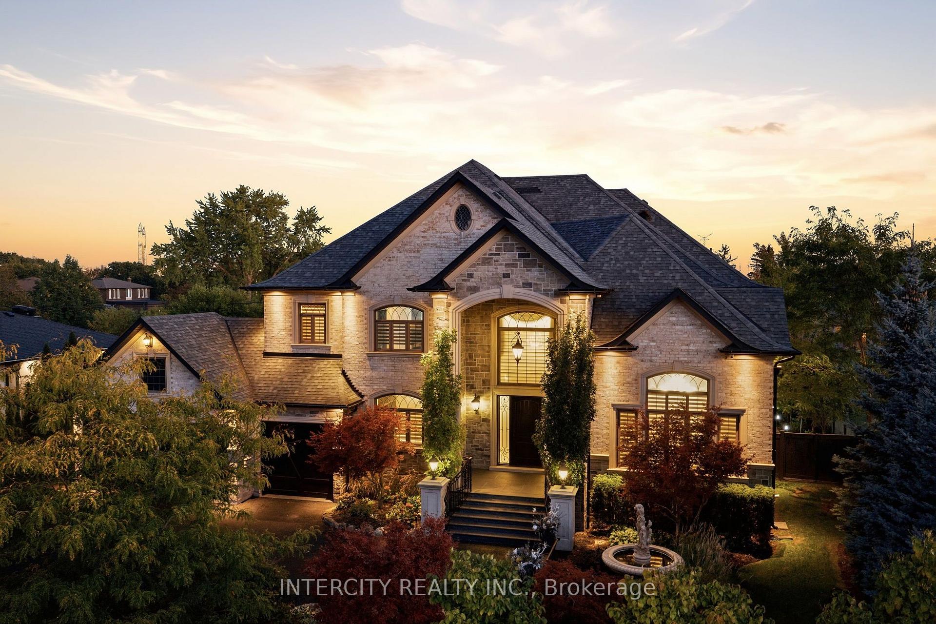 Photo 1 of 27 Rockview Gardens, Vaughan, Concord — HOMEH