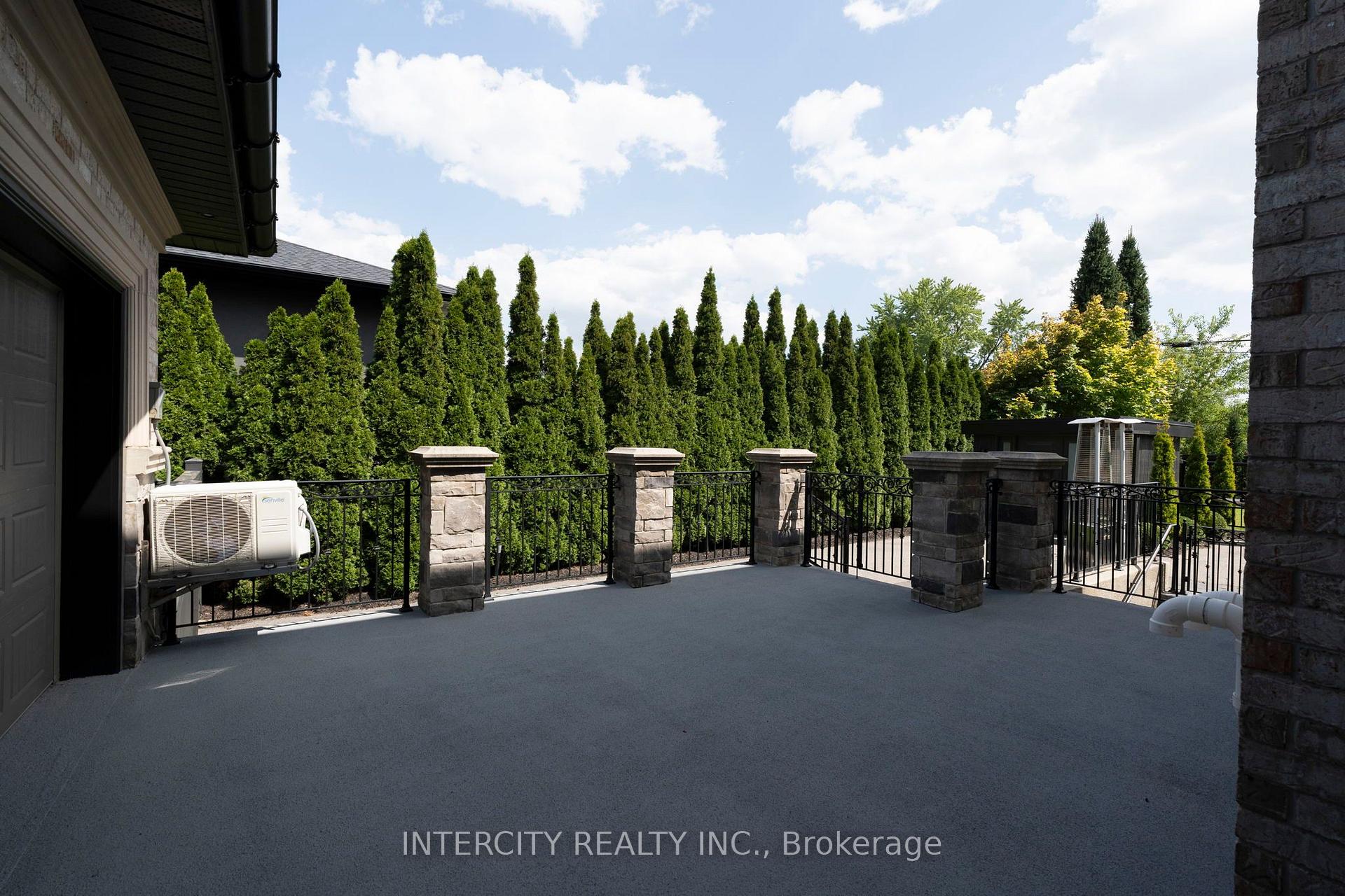 Photo 11 of 27 Rockview Gardens, Vaughan, Concord — HOMEH