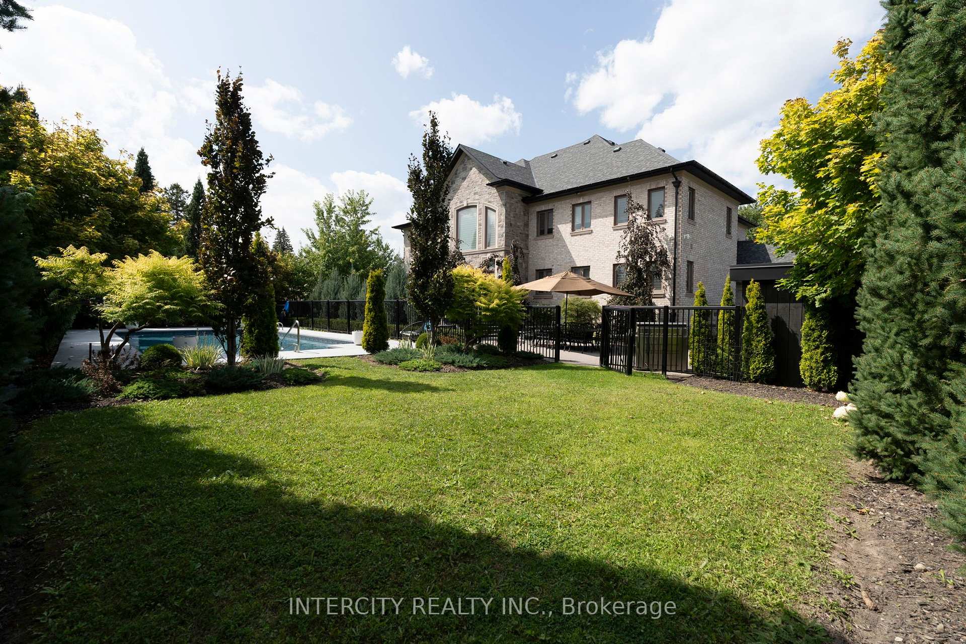 Photo 12 of 27 Rockview Gardens, Vaughan, Concord — HOMEH