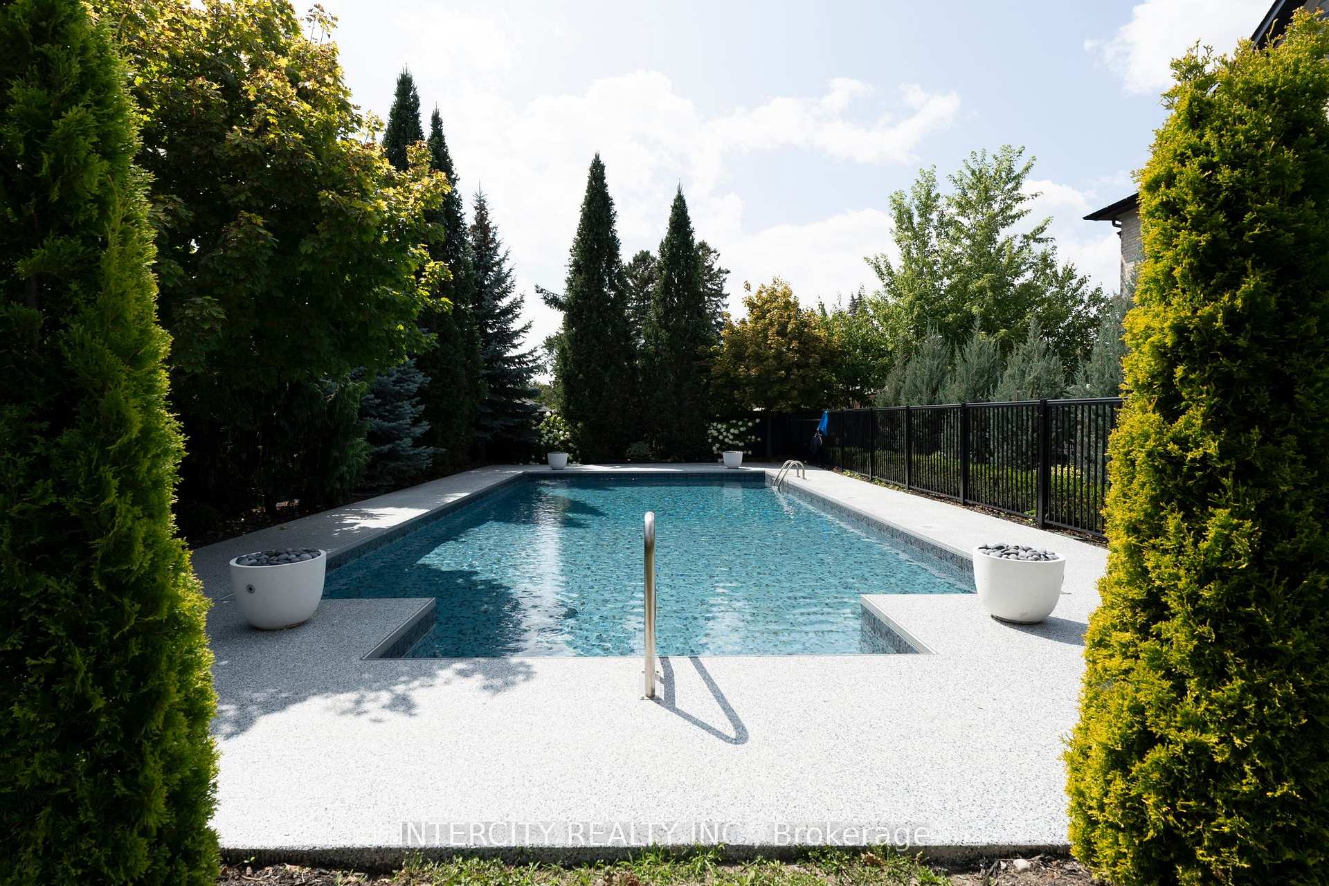 Photo 13 of 27 Rockview Gardens, Vaughan, Concord — HOMEH