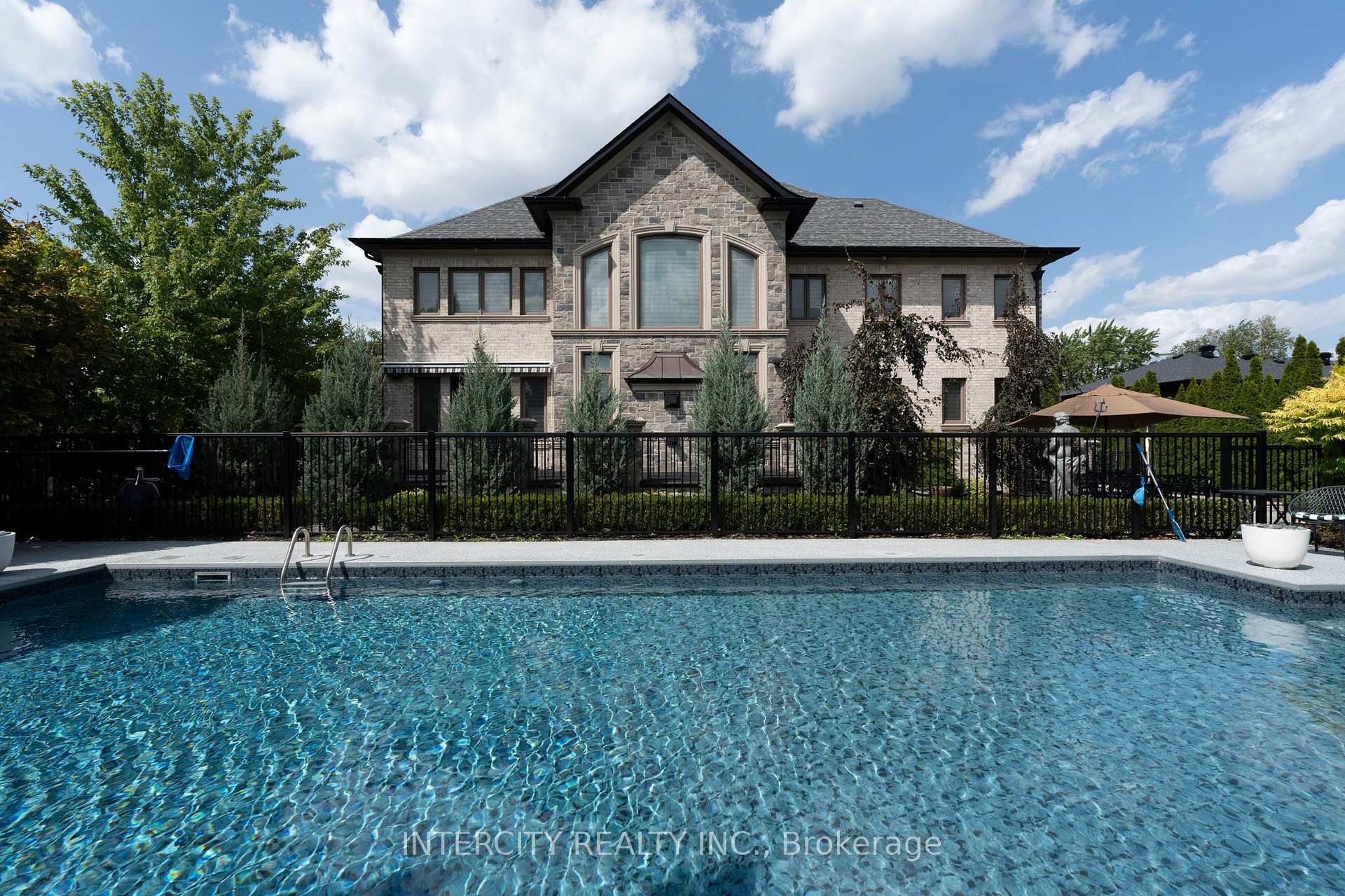 Photo 14 of 27 Rockview Gardens, Vaughan, Concord — HOMEH
