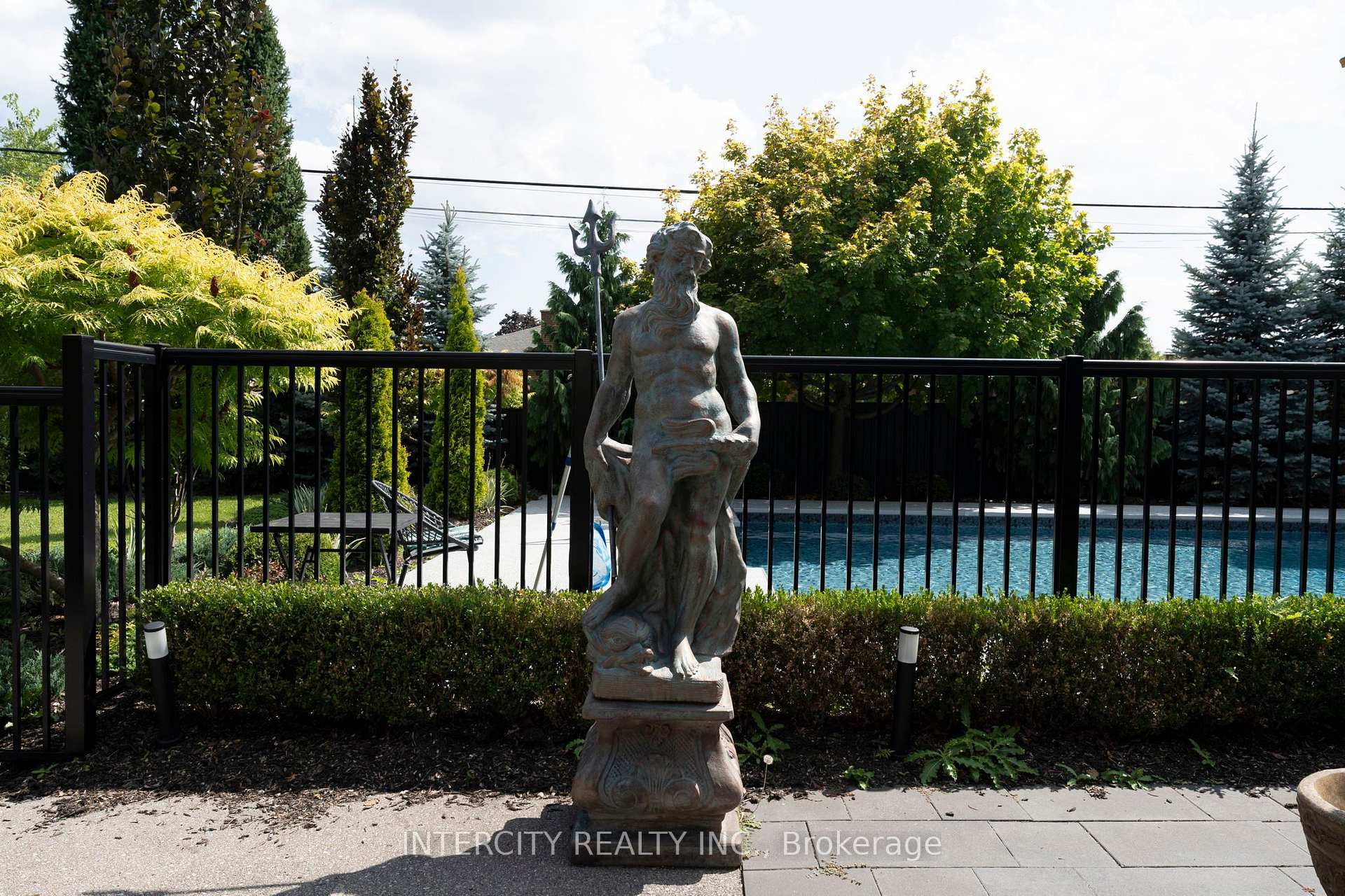 Photo 15 of 27 Rockview Gardens, Vaughan, Concord — HOMEH