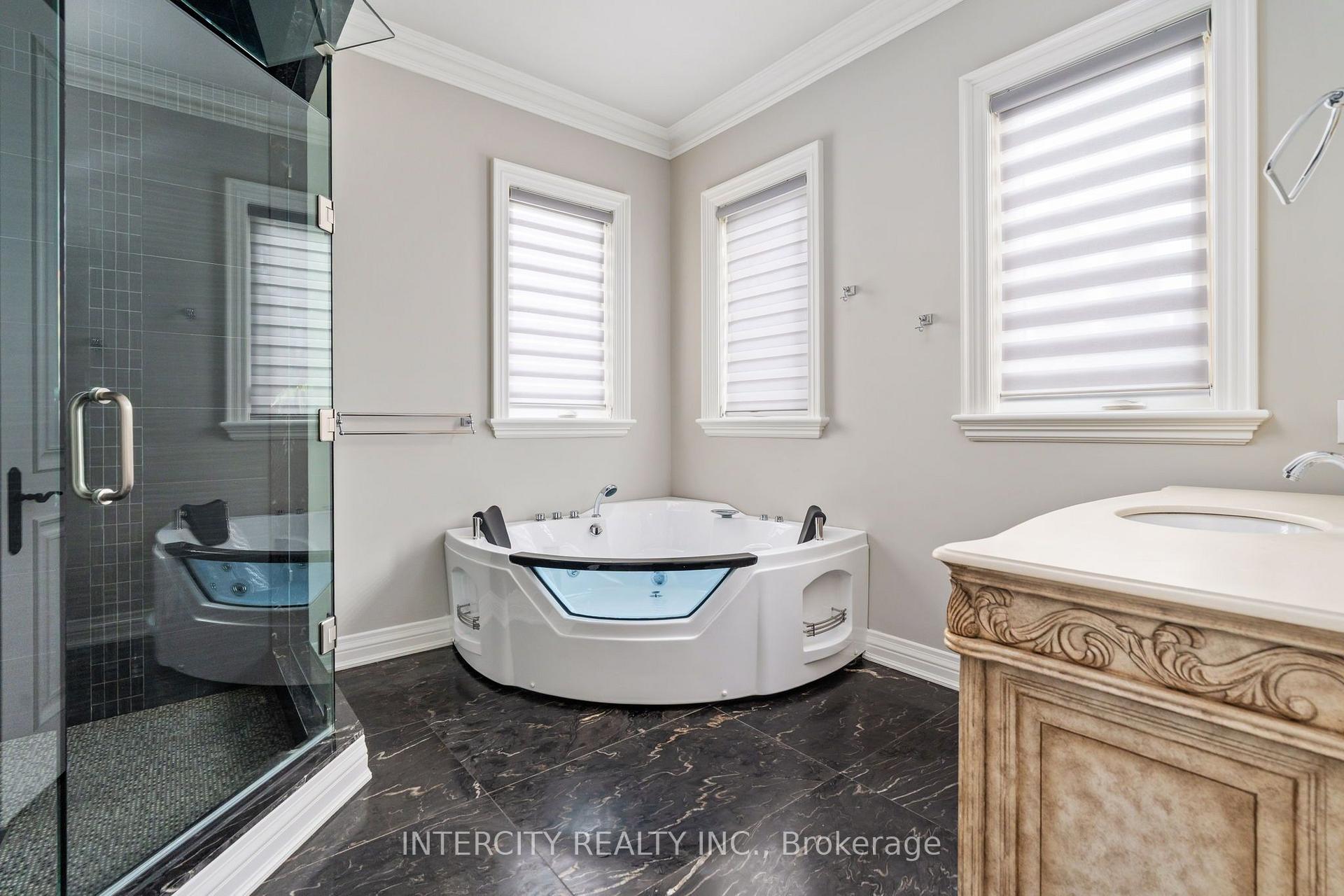 Photo 32 of 27 Rockview Gardens, Vaughan, Concord — HOMEH