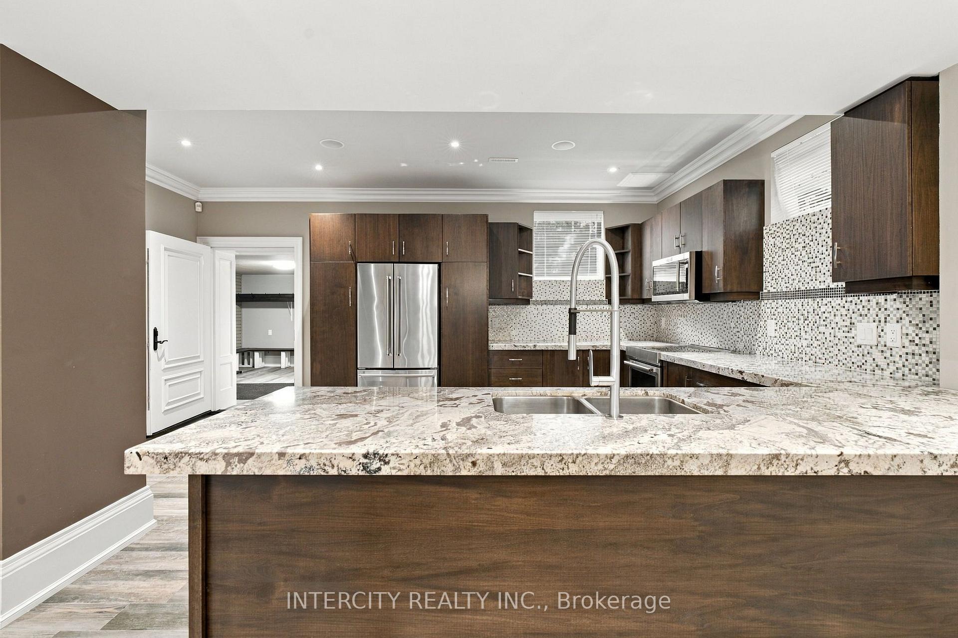 Photo 47 of 27 Rockview Gardens, Vaughan, Concord — HOMEH