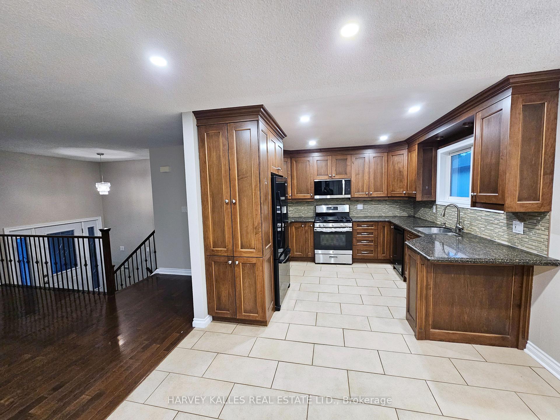 Photo 3 of 8 Pilkington Crescent, Whitby, Pringle Creek — HOMEH