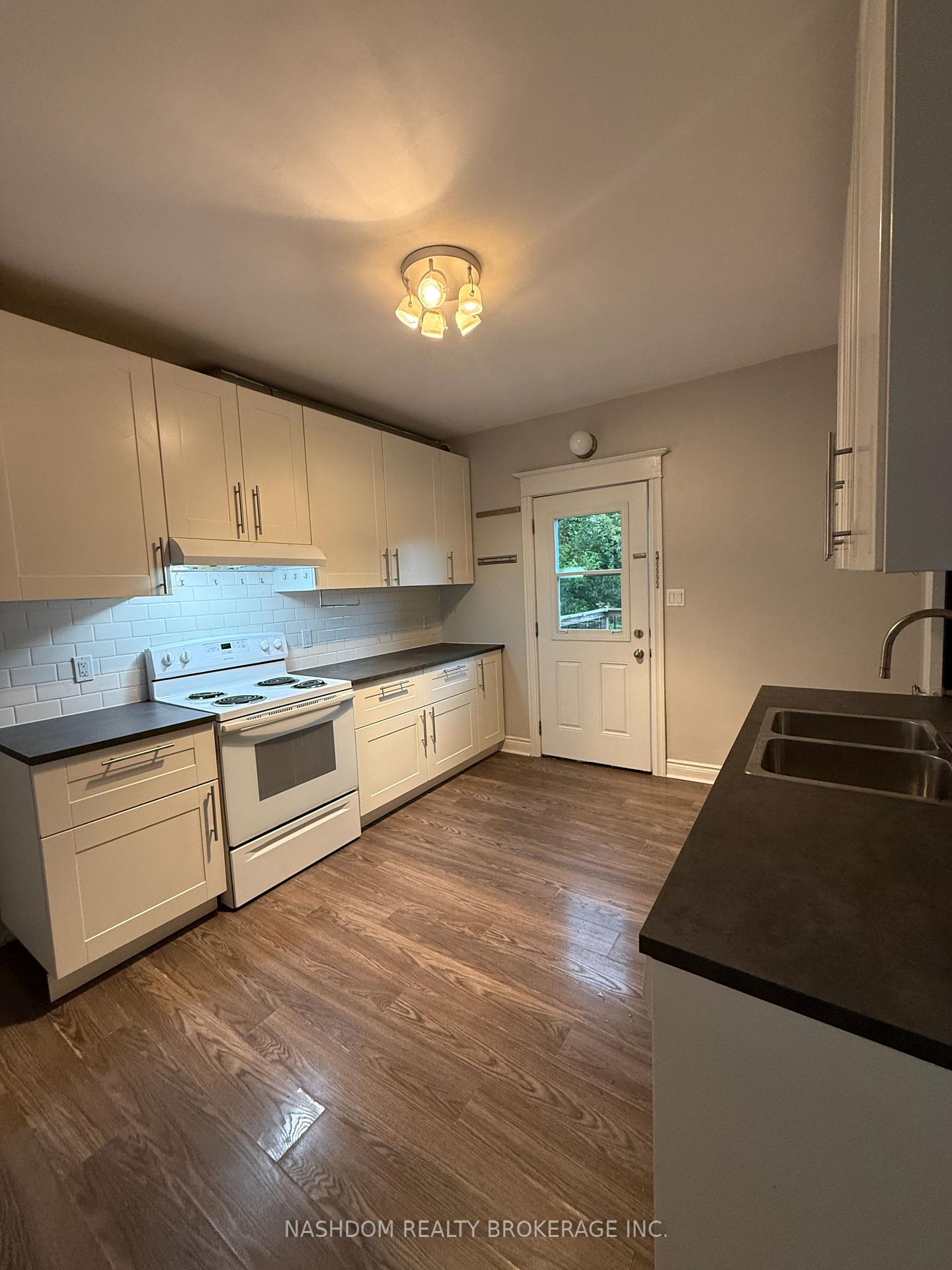 Photo 4 of Unit 2, 21 Gage Avenue S, Hamilton, Crown Point — HOMEH