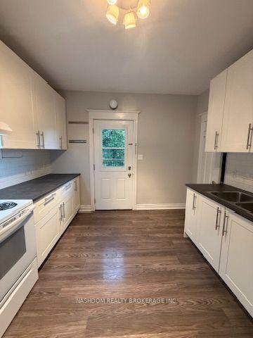 Photo 5 of Unit 2, 21 Gage Avenue S, Hamilton, Crown Point — HOMEH