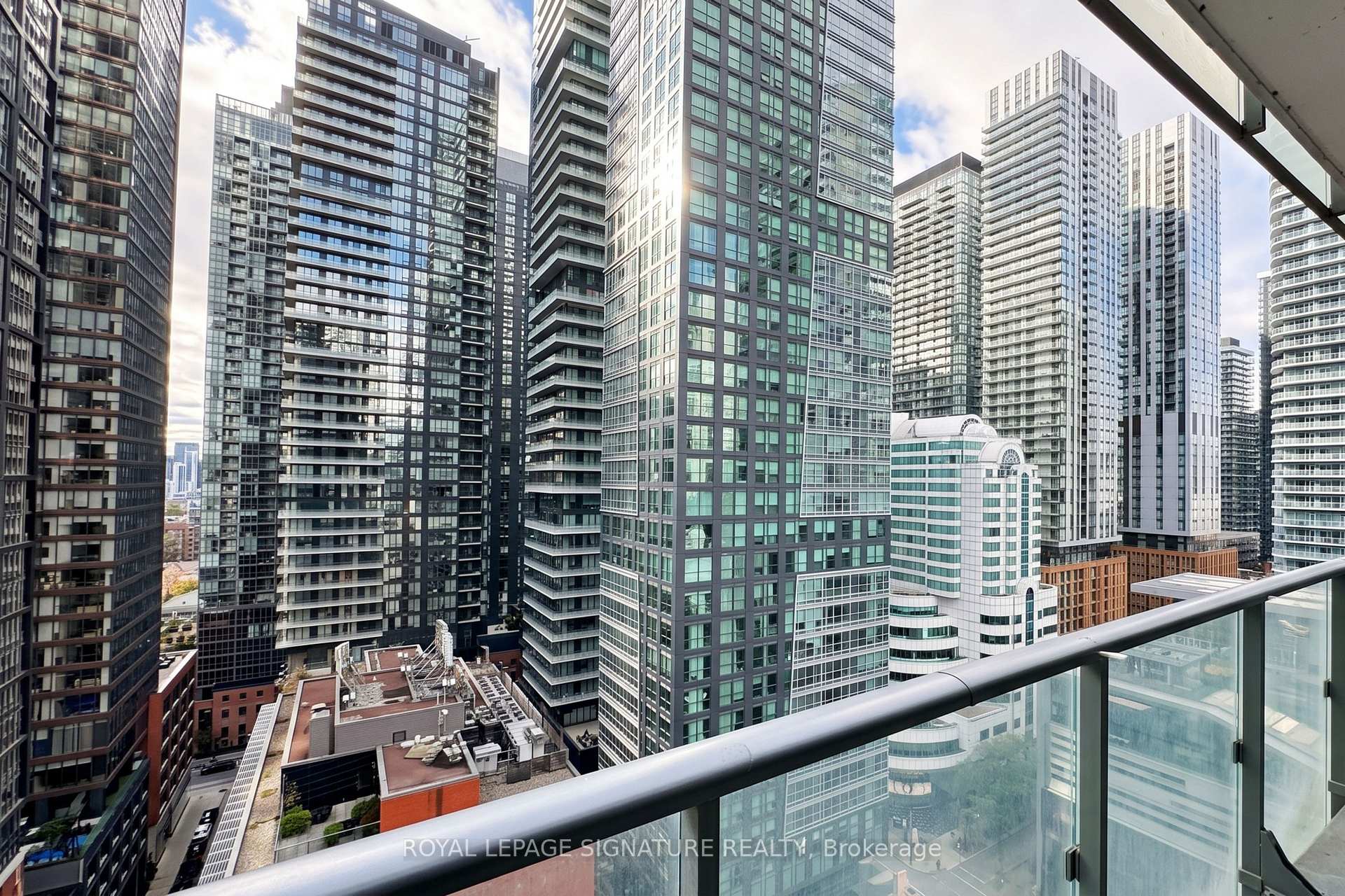 Photo 13 of Unit 1909, 8 Mercer Street, Toronto, Waterfront Communities — HOMEH