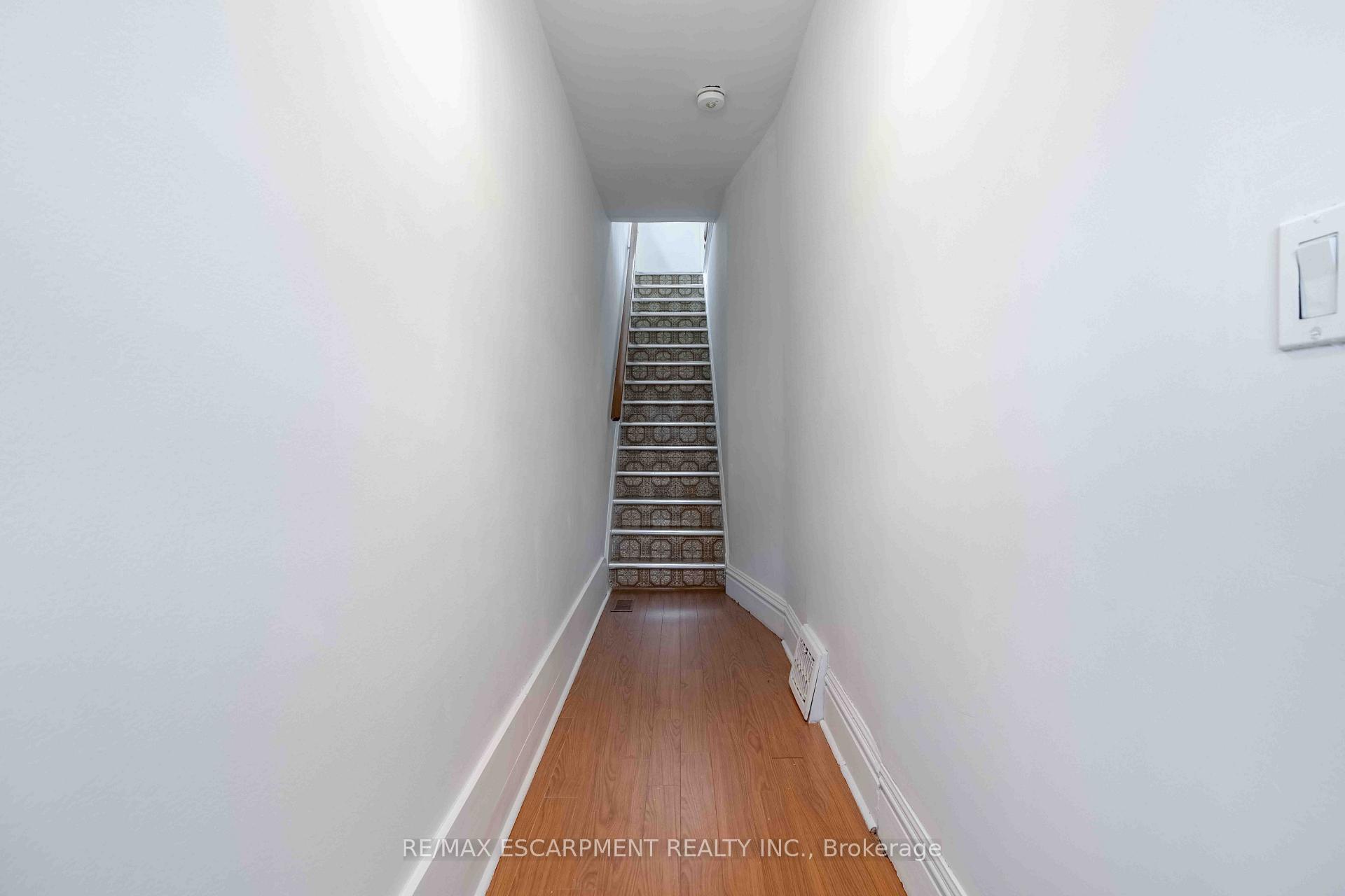 Photo 5 of 58 St. Matthews Avenue, Hamilton, Beasley — HOMEH