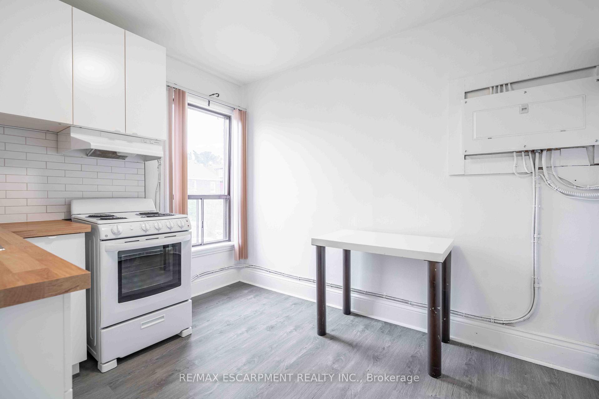 Photo 9 of 58 St. Matthews Avenue, Hamilton, Beasley — HOMEH