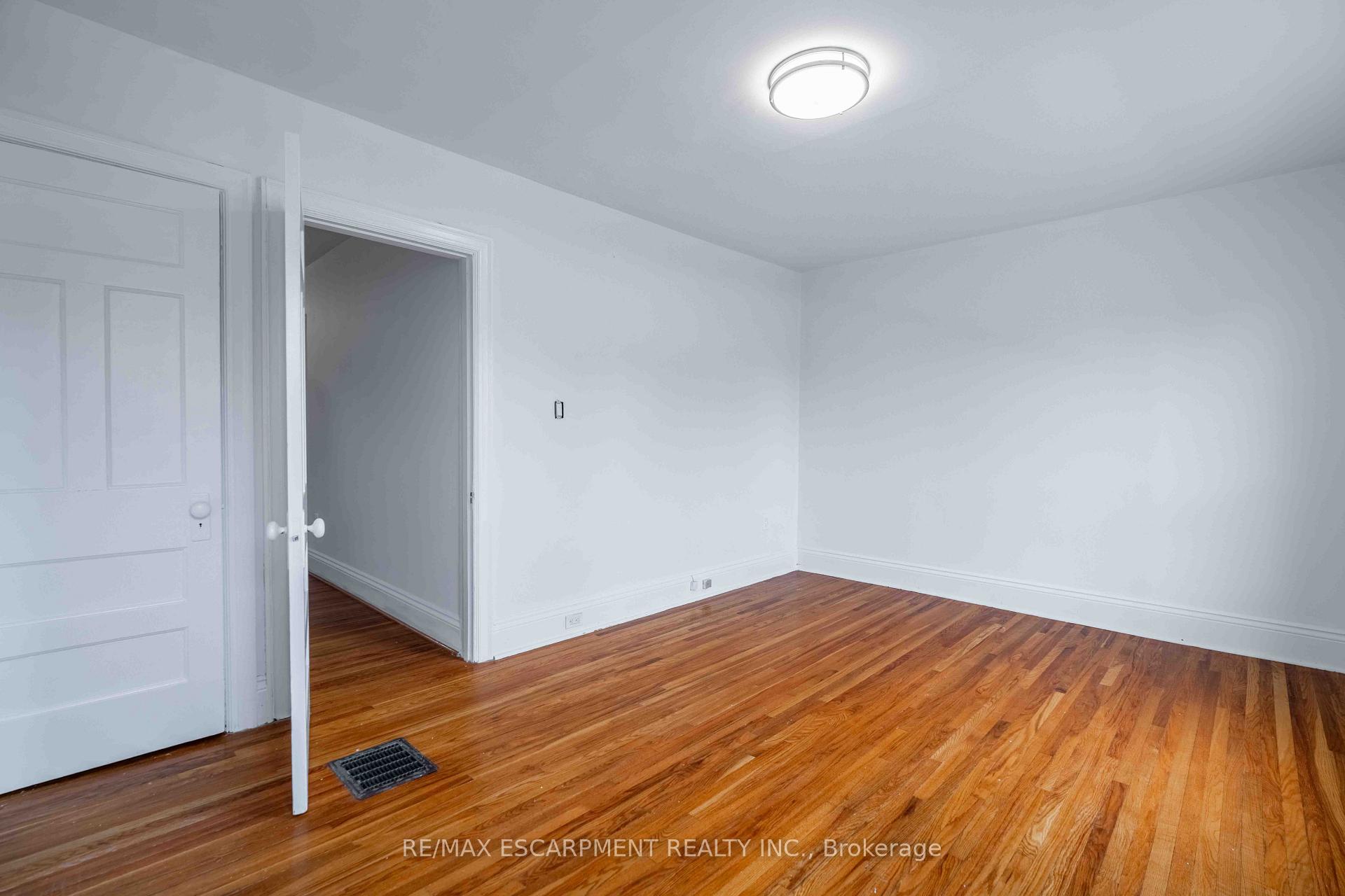 Photo 15 of 58 St. Matthews Avenue, Hamilton, Beasley — HOMEH