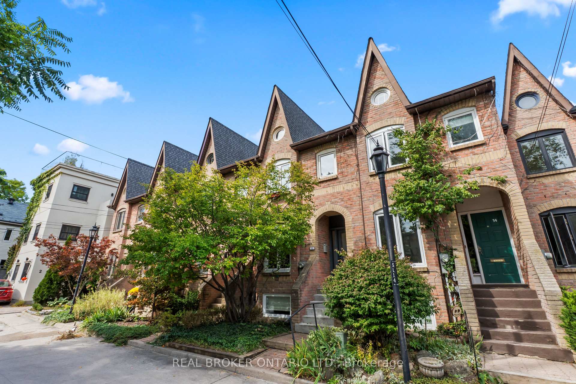 Photo 3 of 12 St. James Court, Toronto, Cabbagetown-South St. James Town — HOMEH