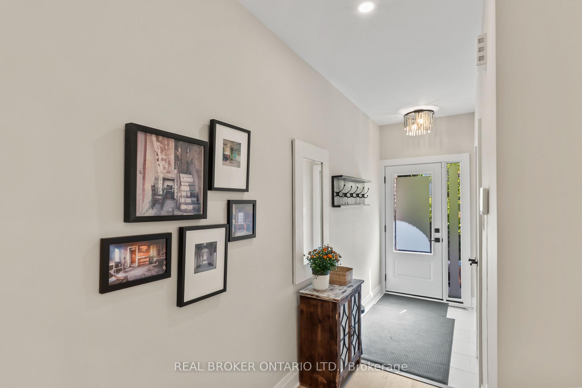 Photo 4 of 12 St. James Court, Toronto, Cabbagetown-South St. James Town — HOMEH