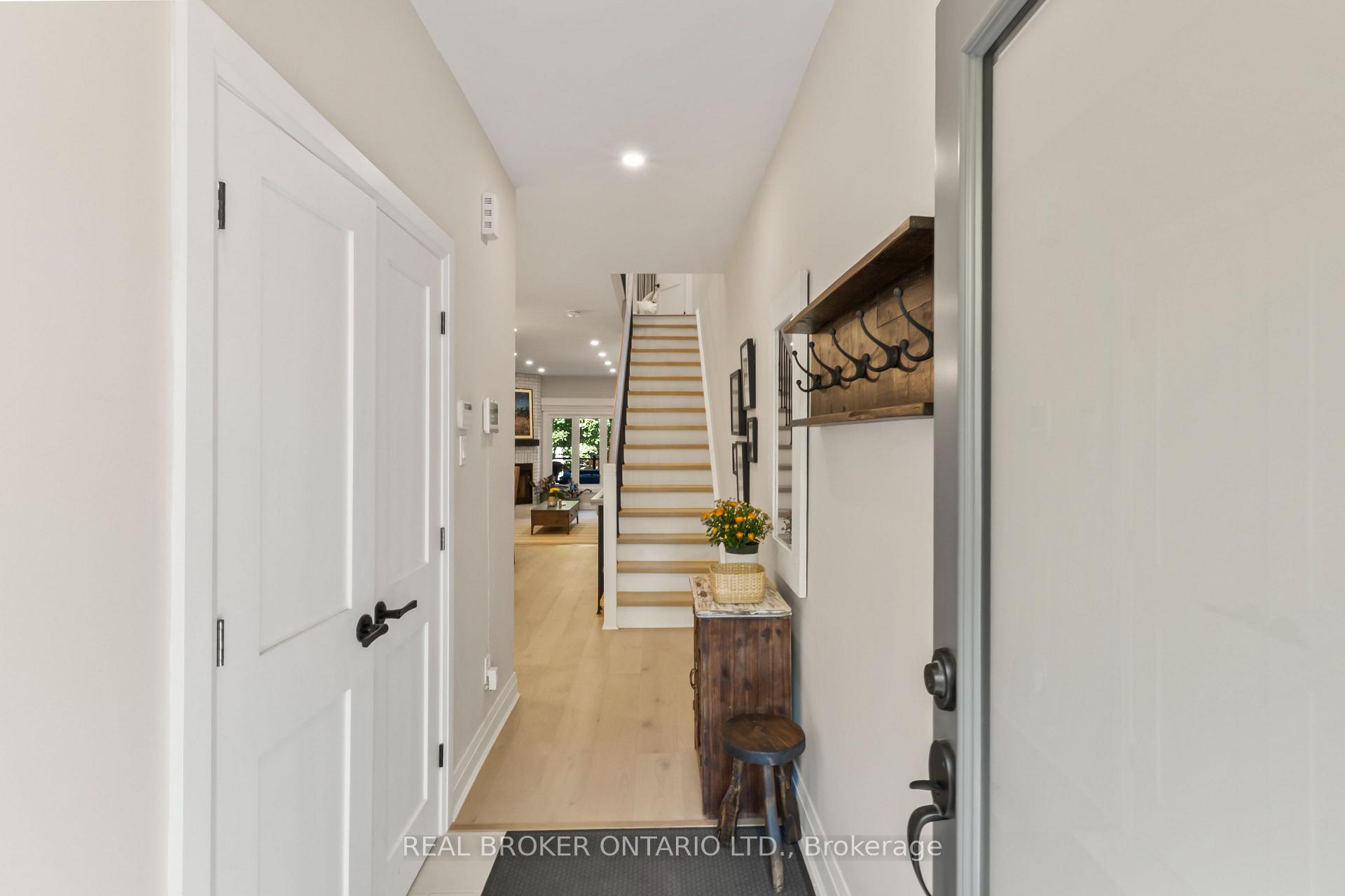 Photo 5 of 12 St. James Court, Toronto, Cabbagetown-South St. James Town — HOMEH