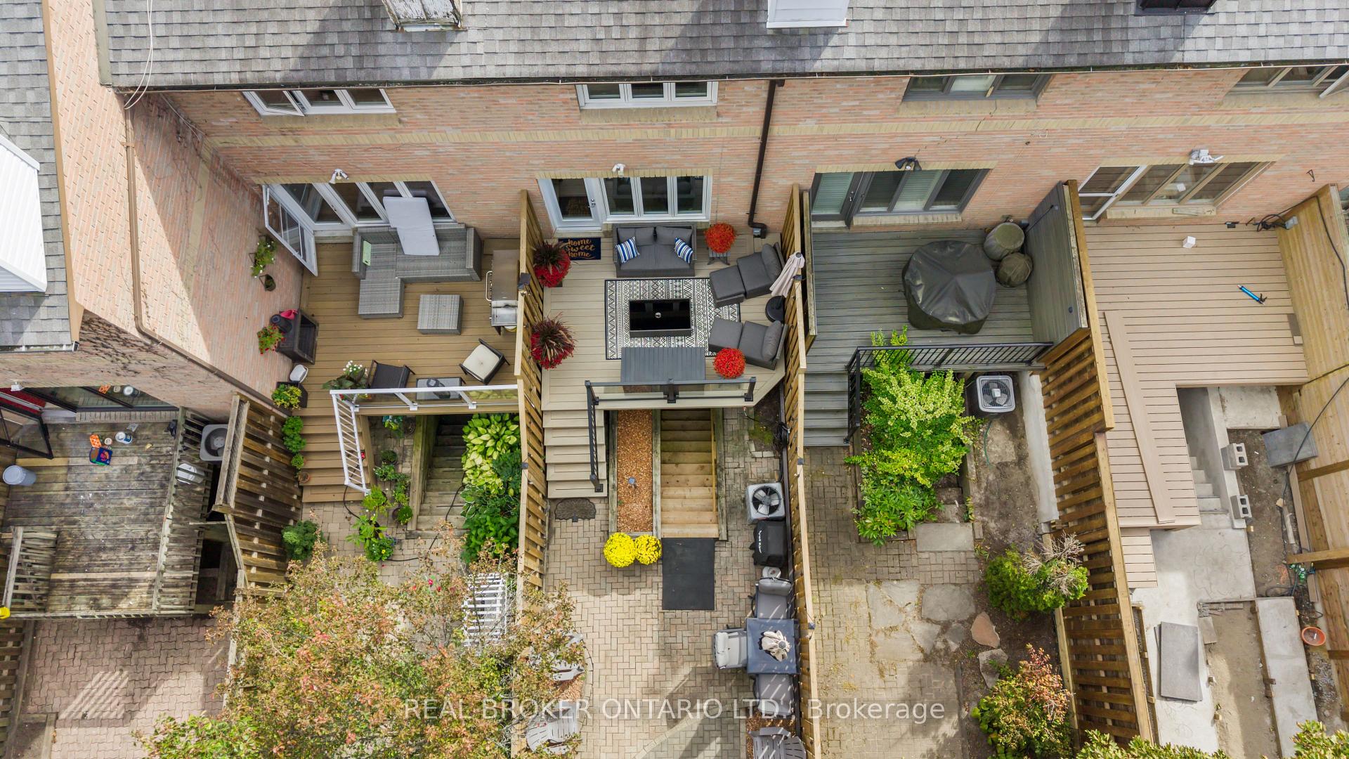 Photo 9 of 12 St. James Court, Toronto, Cabbagetown-South St. James Town — HOMEH